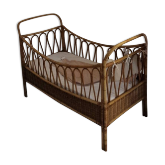 Rattan cradle bed
