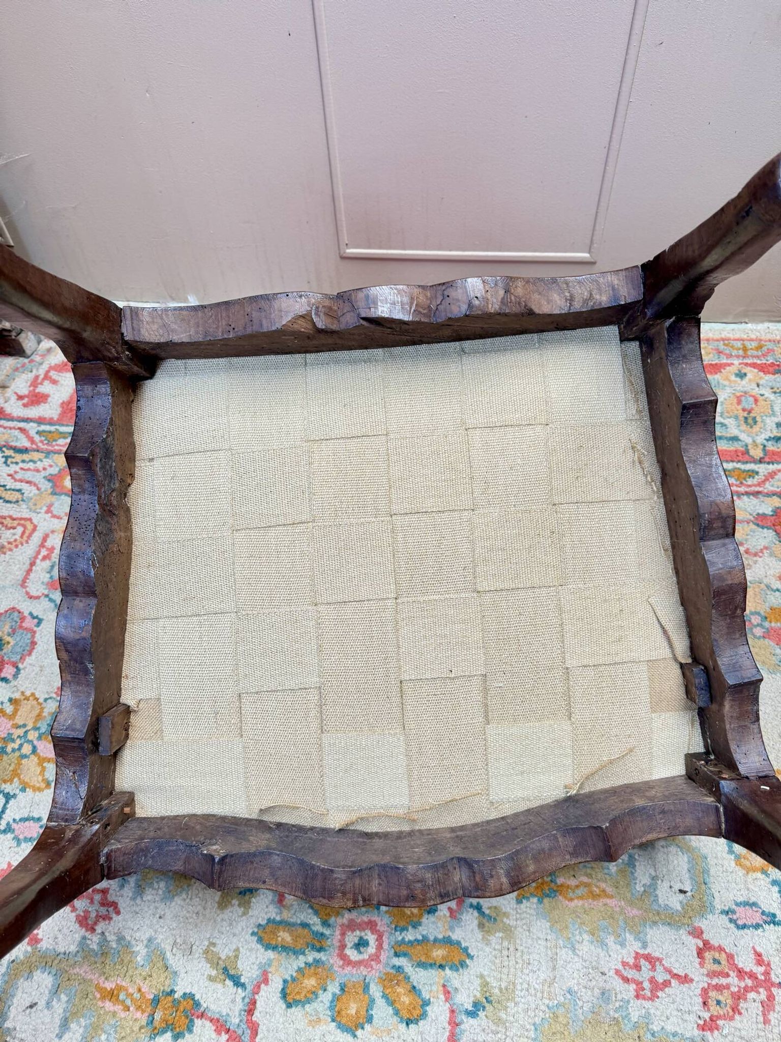 FAUTEUIL EN NOYER D’ÉPOQUE RÉGENCE XVIII EME SIÈCLE