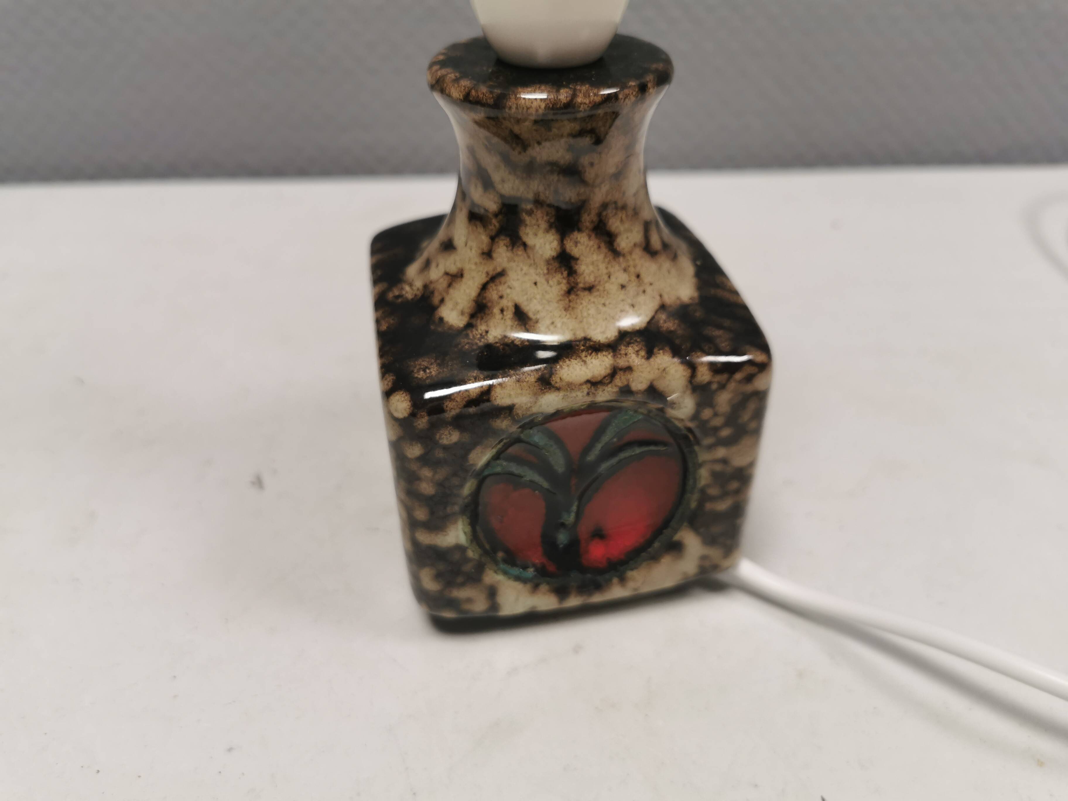 Small delicious ceramic table lamp, Danish and estimated from the 1970s.