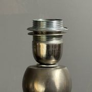 Lampe de table moderne en nickel plaqué de style mid-century, époque spatiale, années 1970.