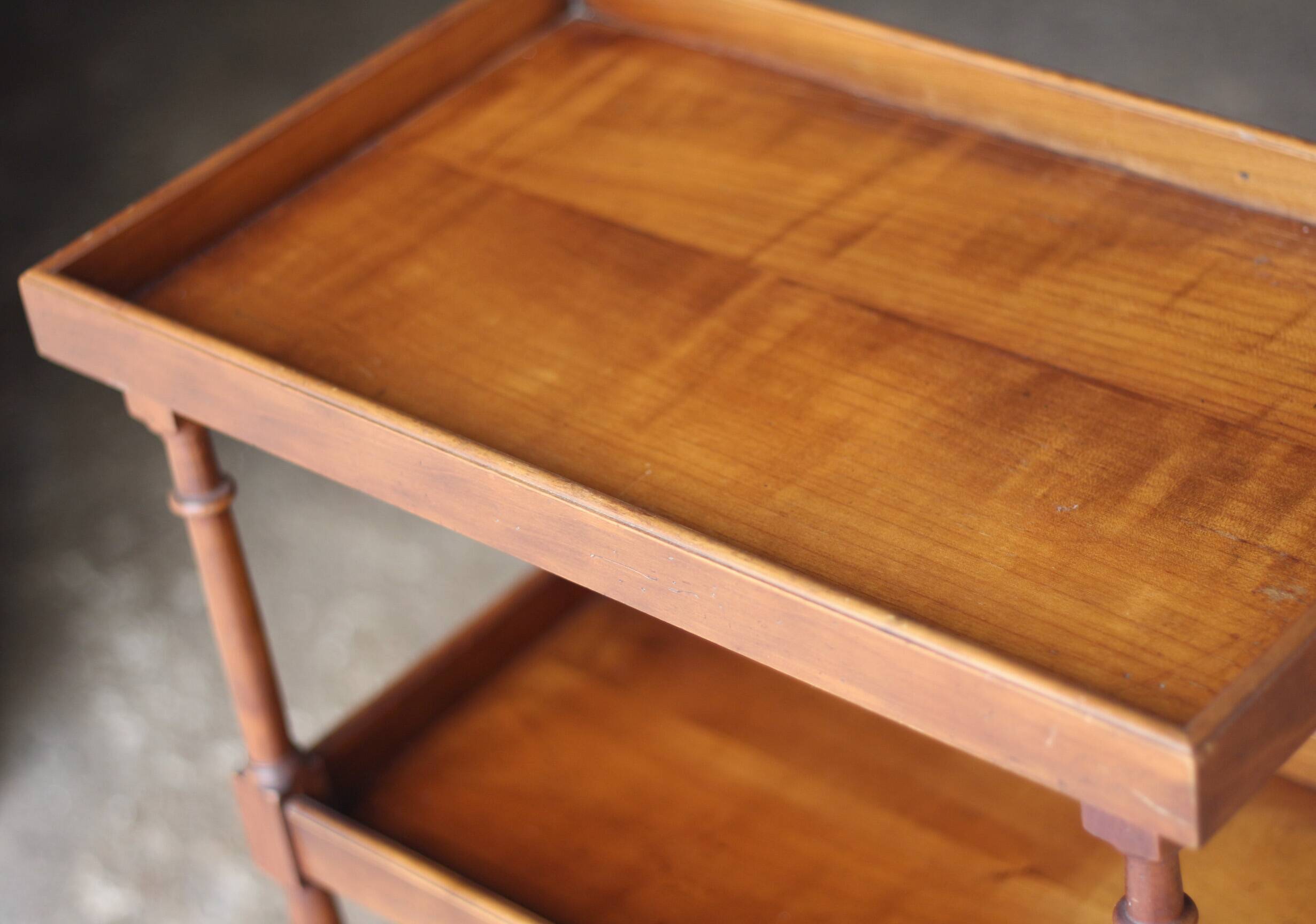 Dessert or side table in cherry wood. Excellent condition.