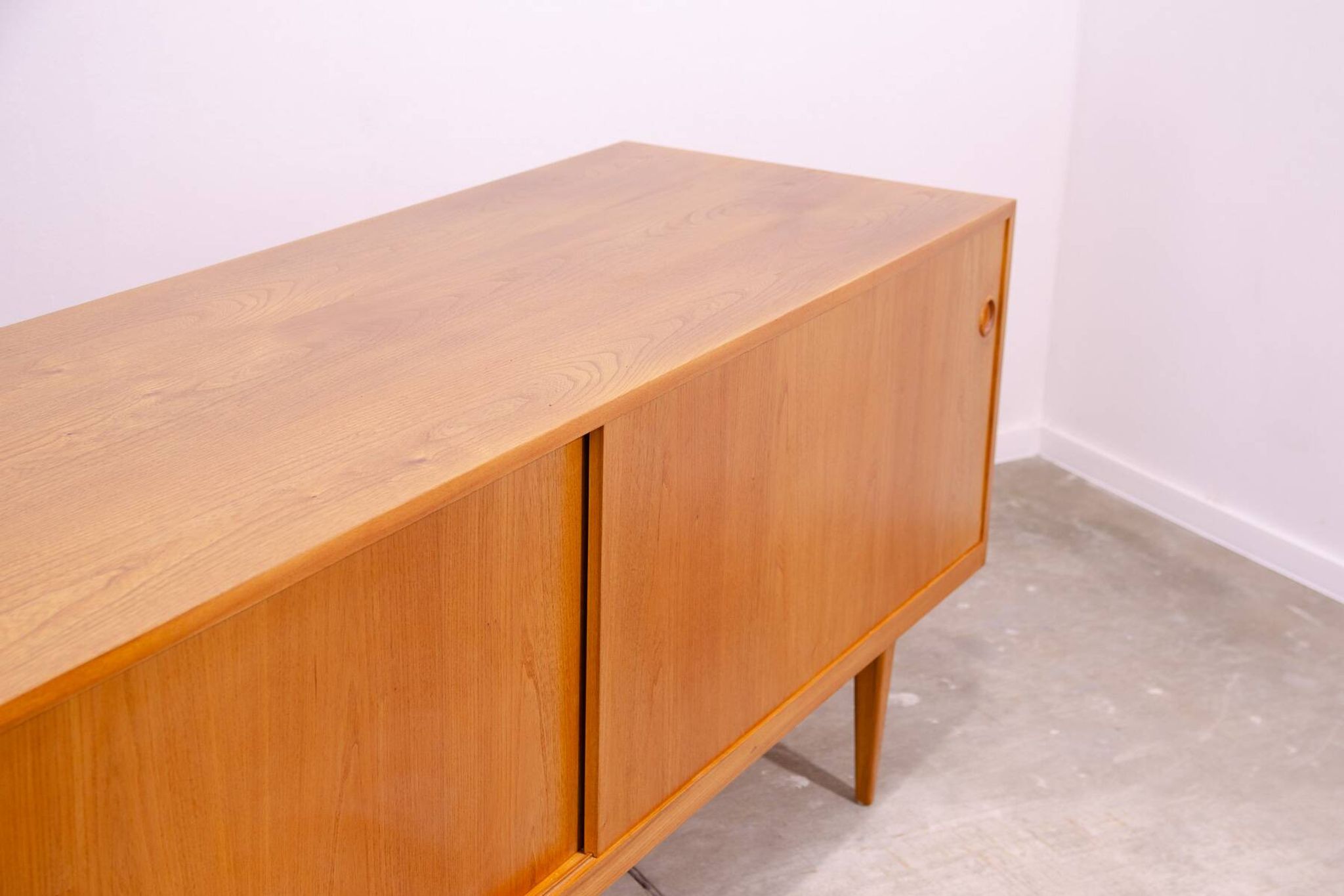 Buffet long de style scandinave double face entièrement restauré par Sedláček & Vyčítal, Tchécoslovaquie,