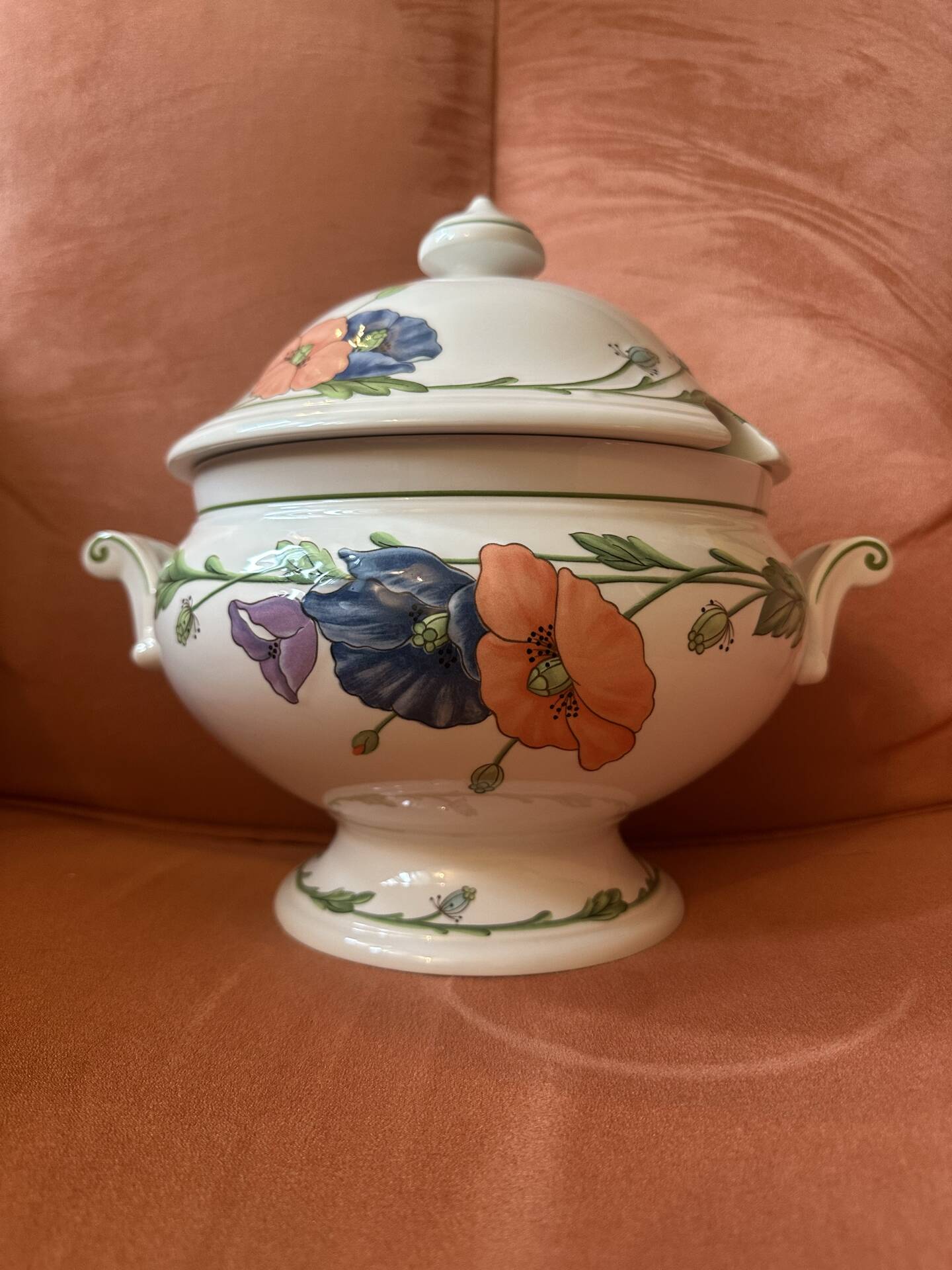 Villeroy & Boch soup tureen Model Amapola, German porcelain