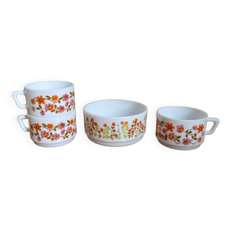 Vintage arcopal mug set