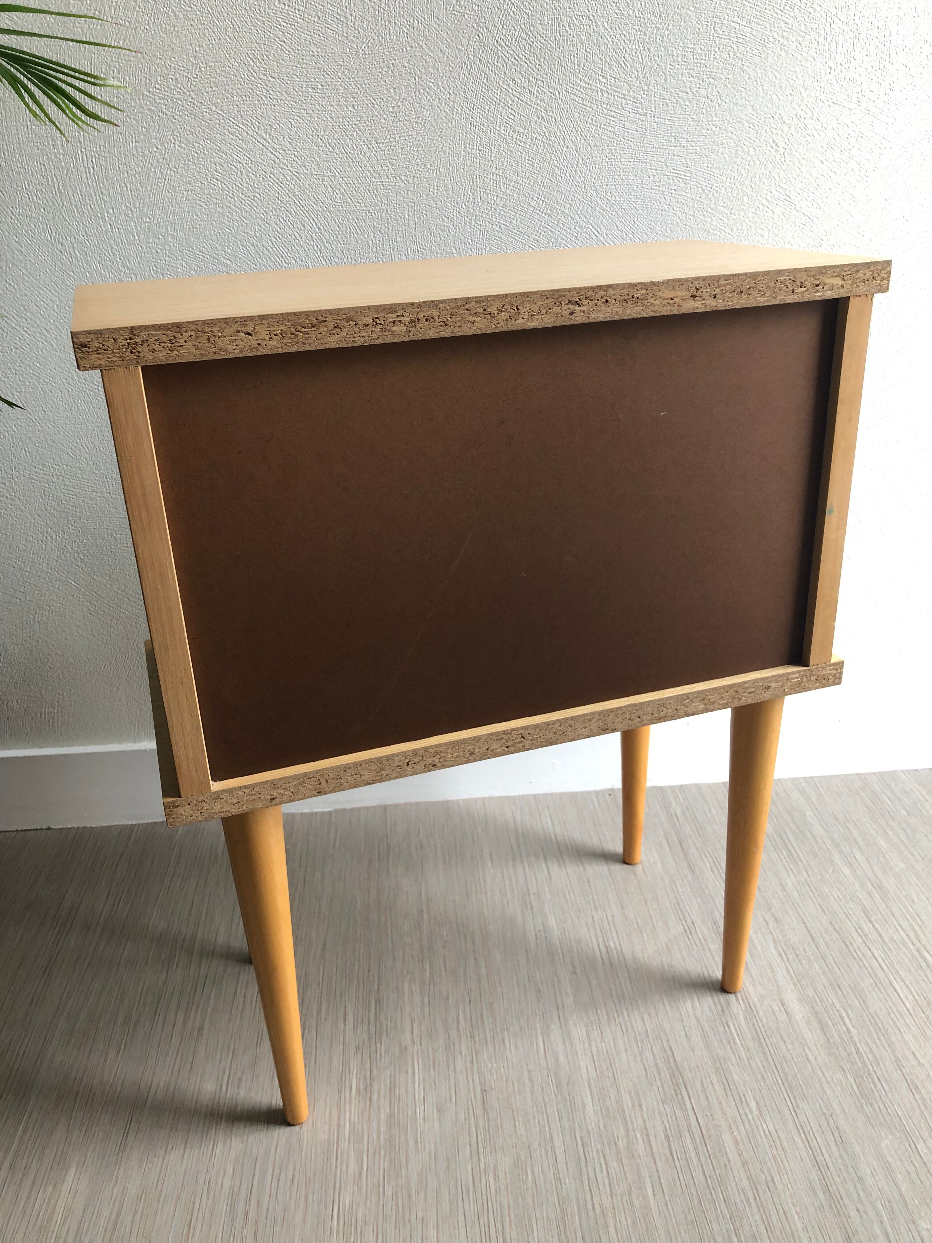 Bedside compass feet