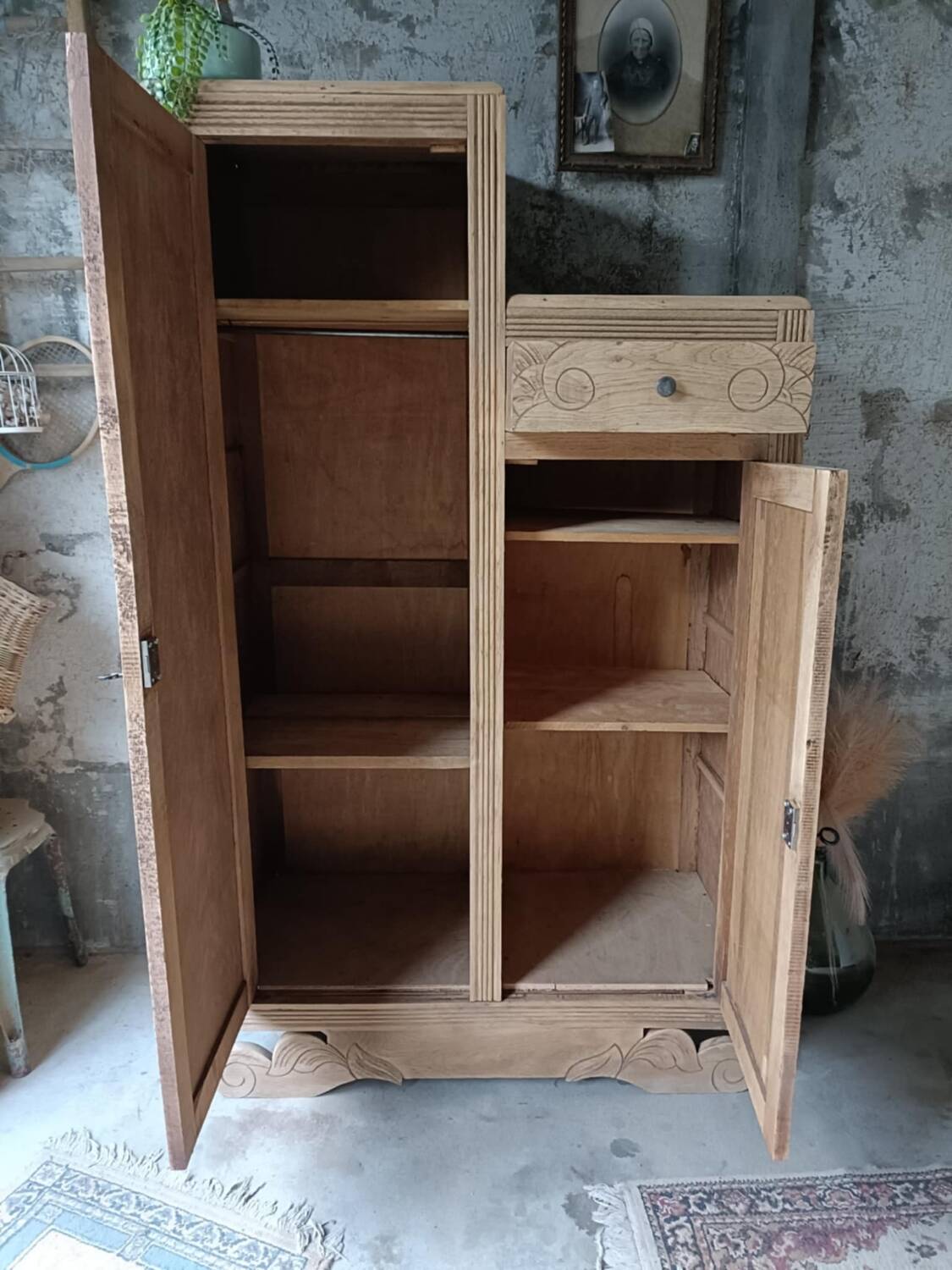 Asymmetrical wardrobe