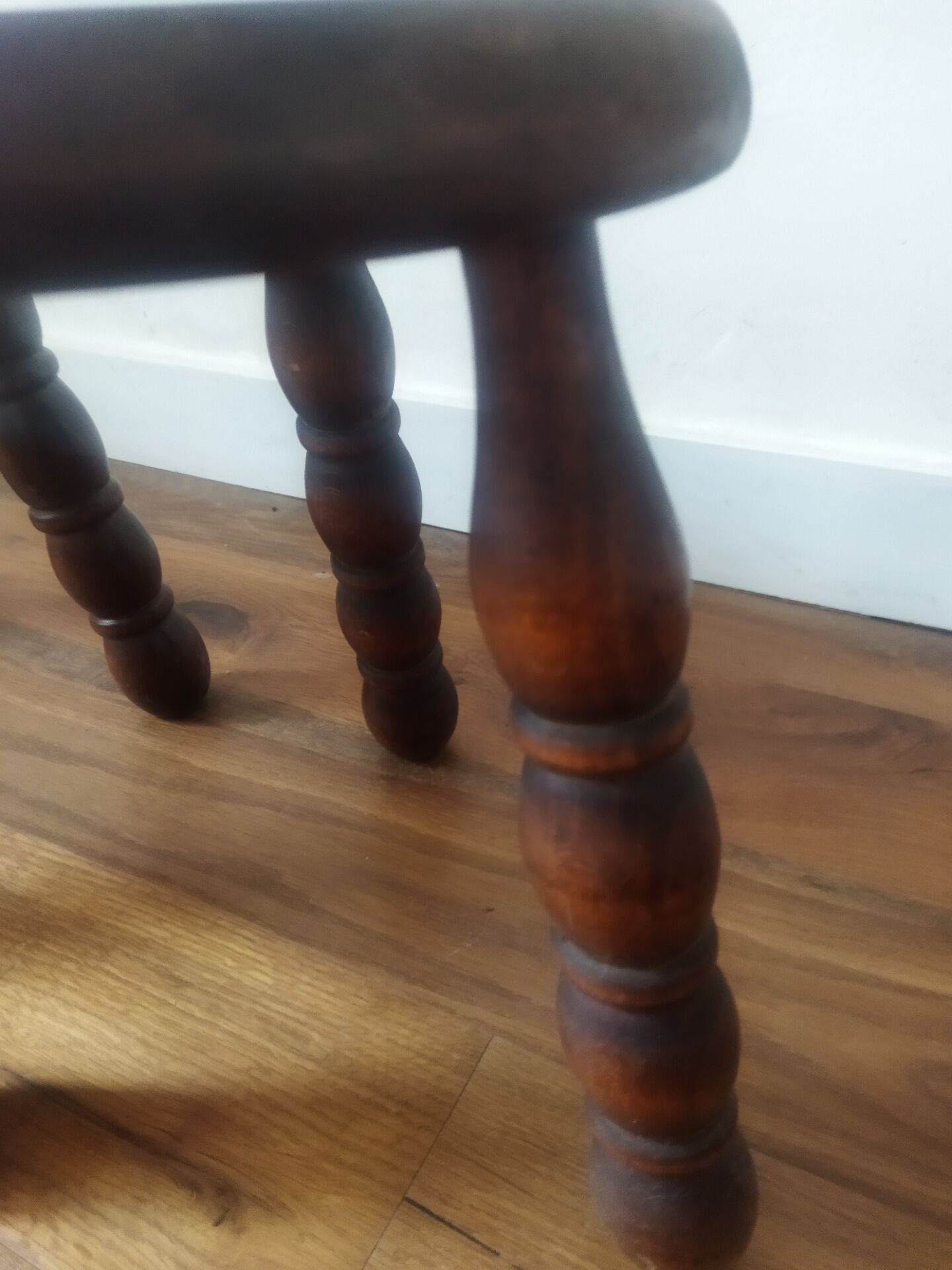 2 round tripod stools