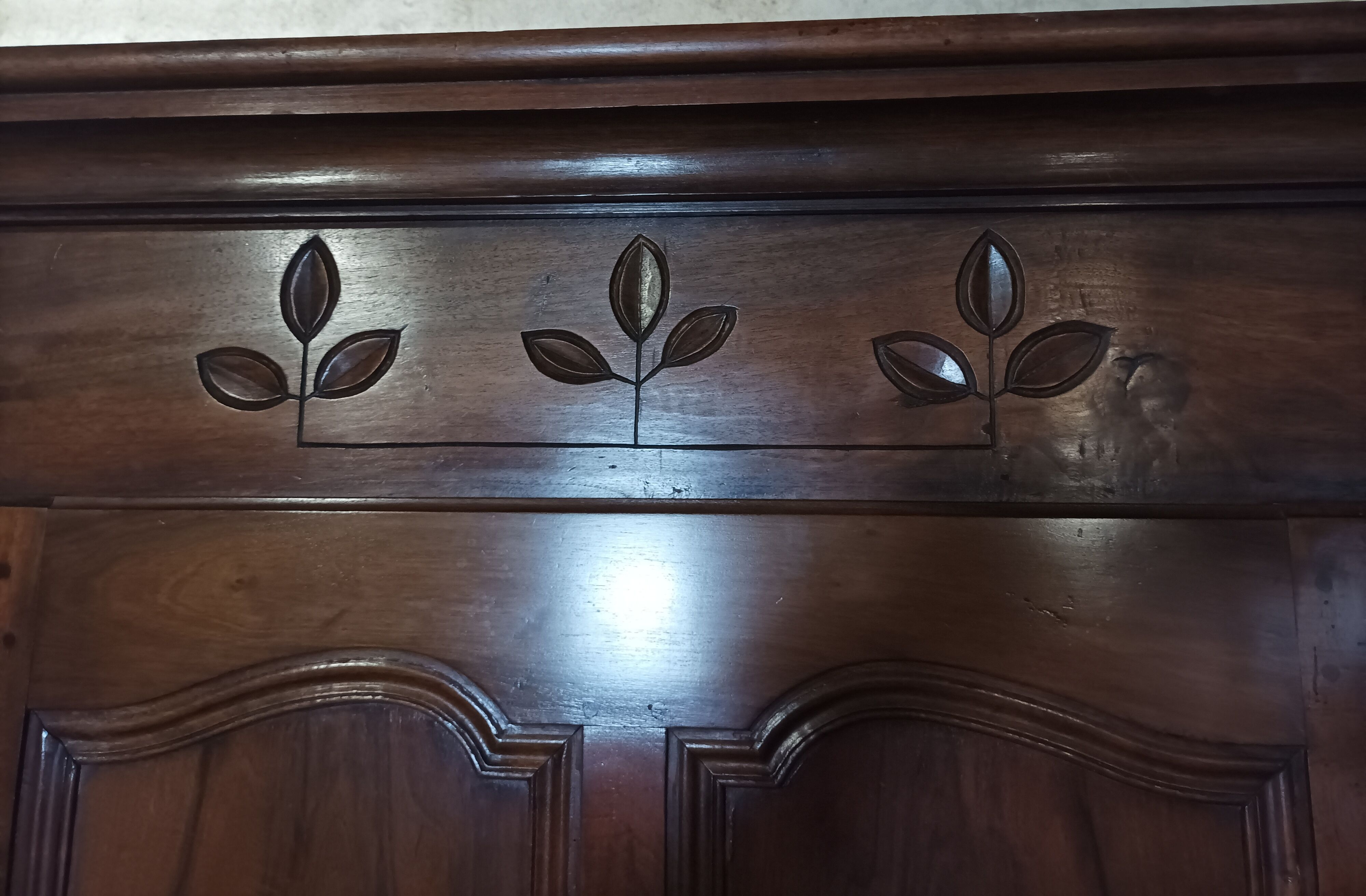 Louis XV standing man in walnut