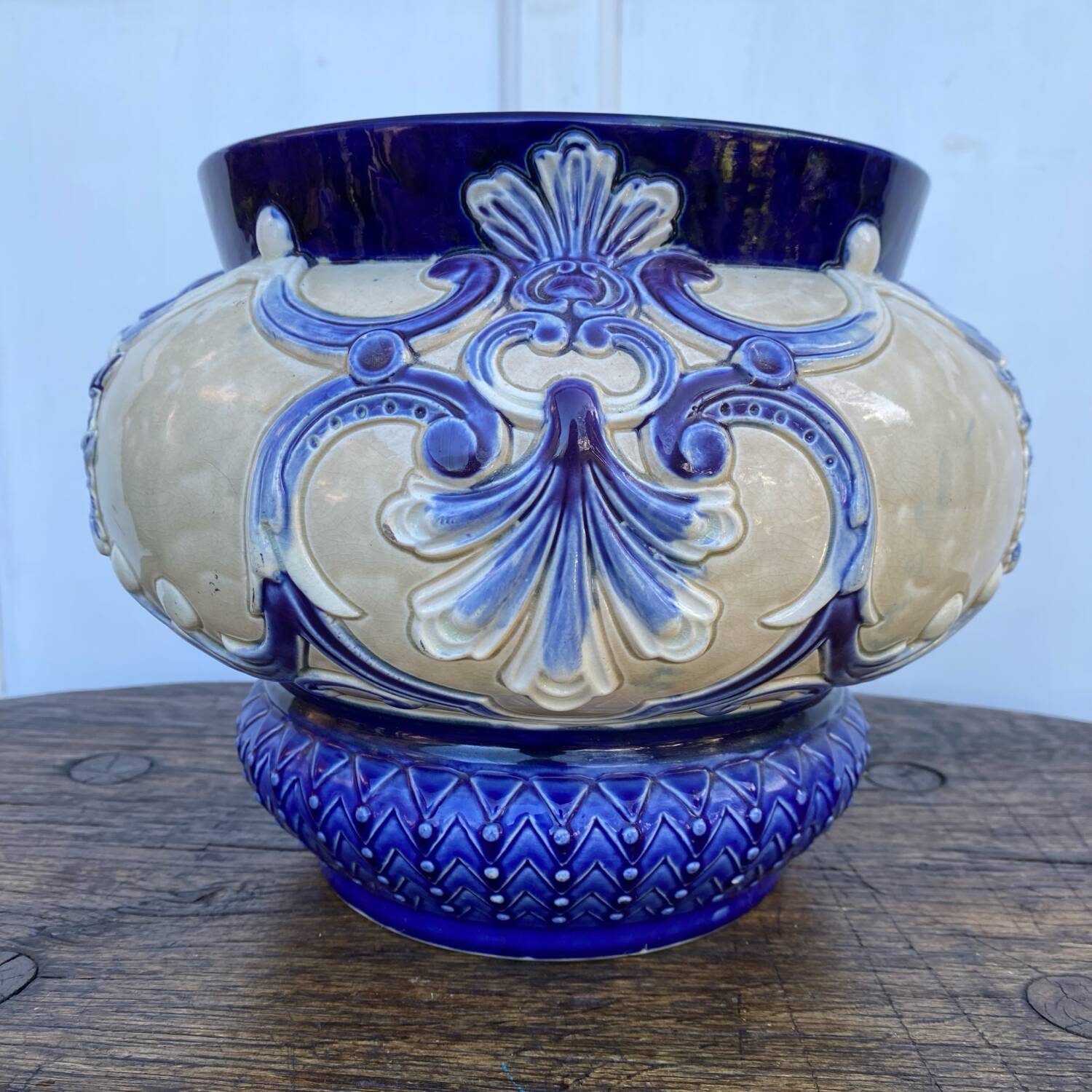 Earthenware pot cover in slipware from the Fives Lille factory