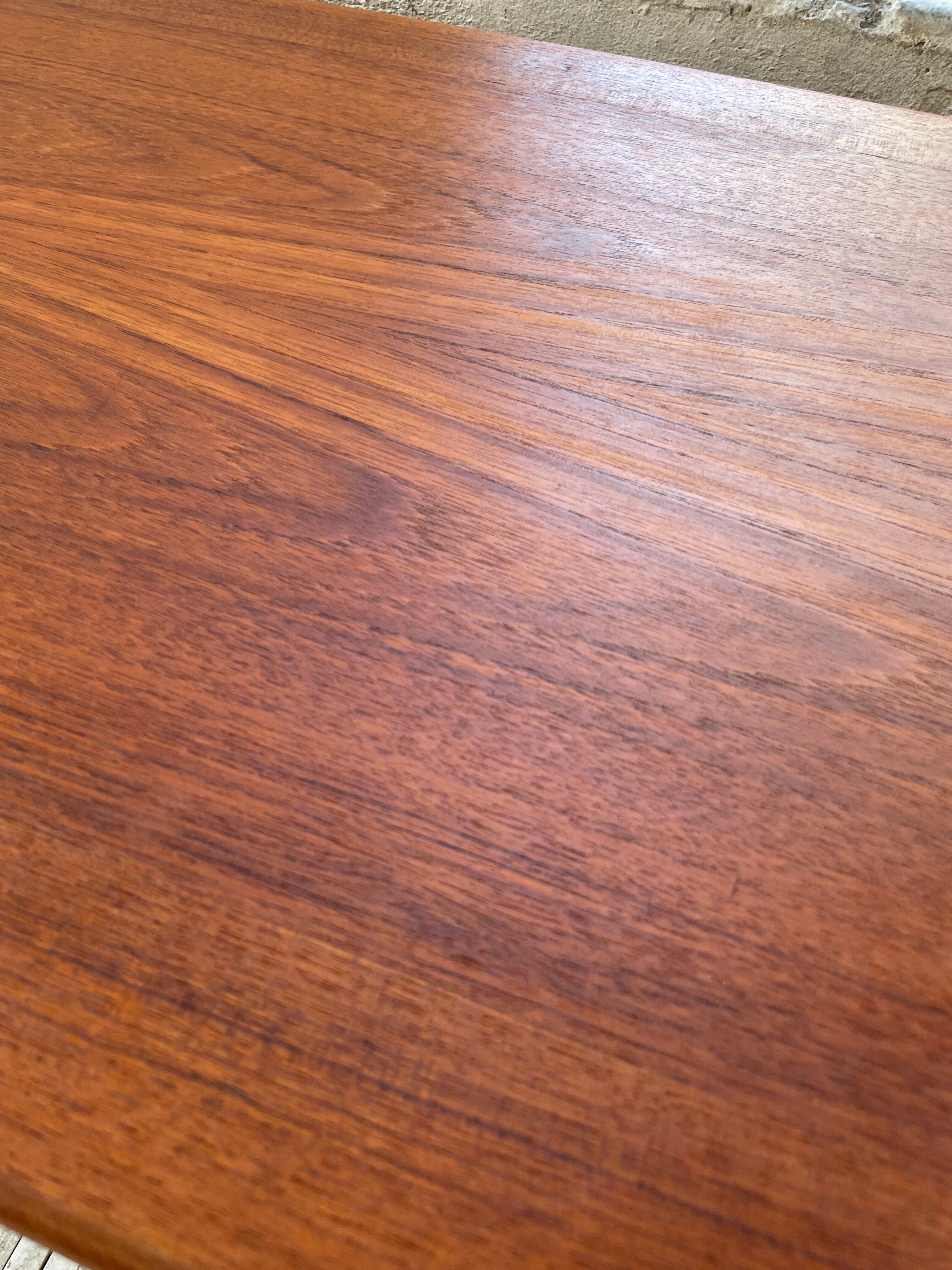 Teak row Johannes Andersen Samcom