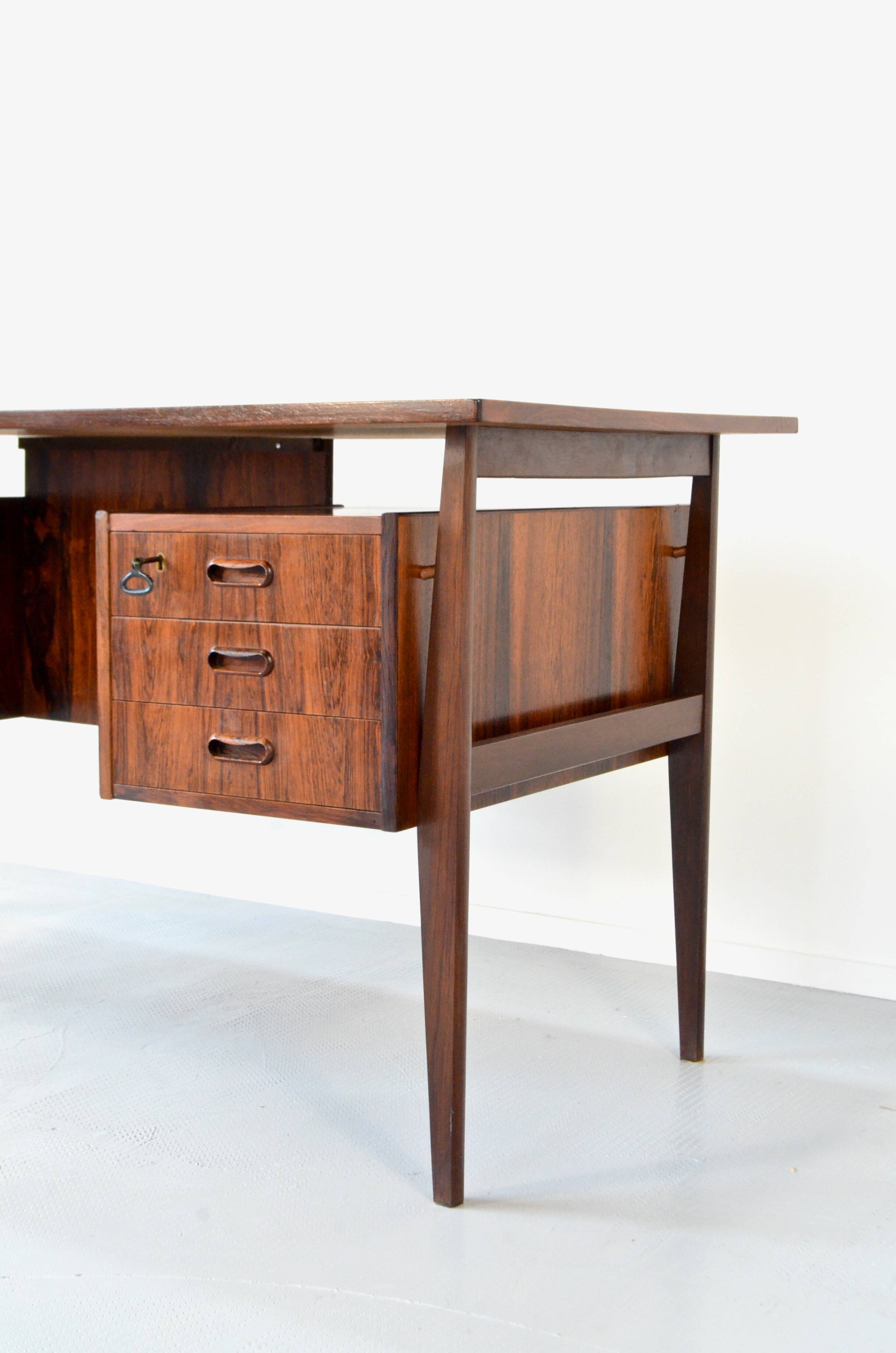 Bureau de direction danois du milieu du siècle en superbe palissandre. Vintage / Moderne / R