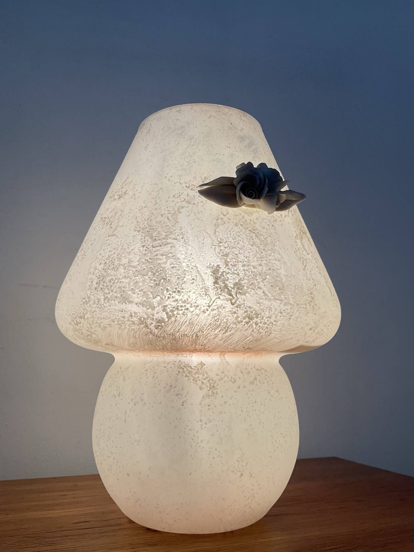 Mushroom lamp in Murano glass, made in the 60s-70s.