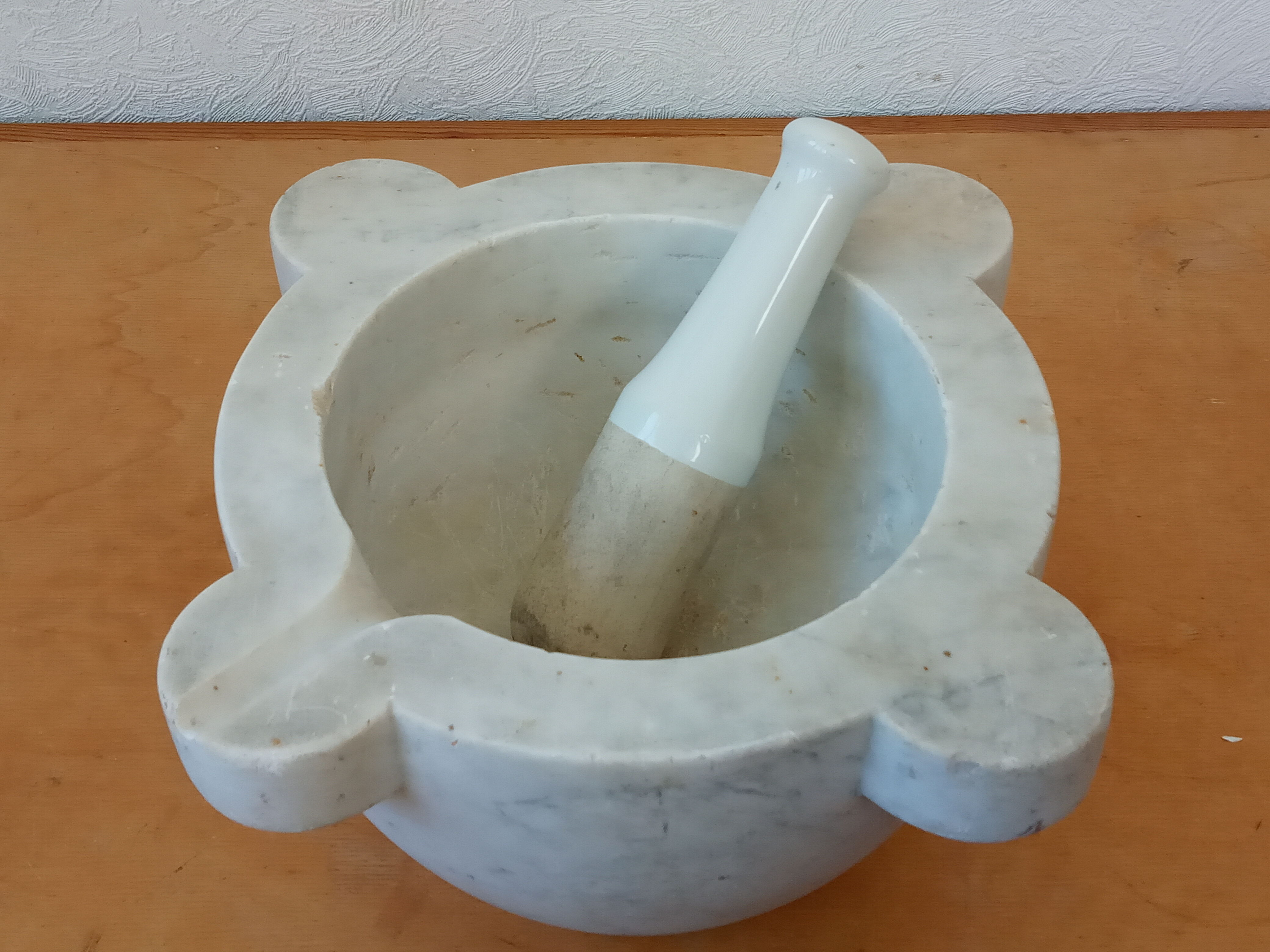 XL mortar in white marble, porcelain pestle