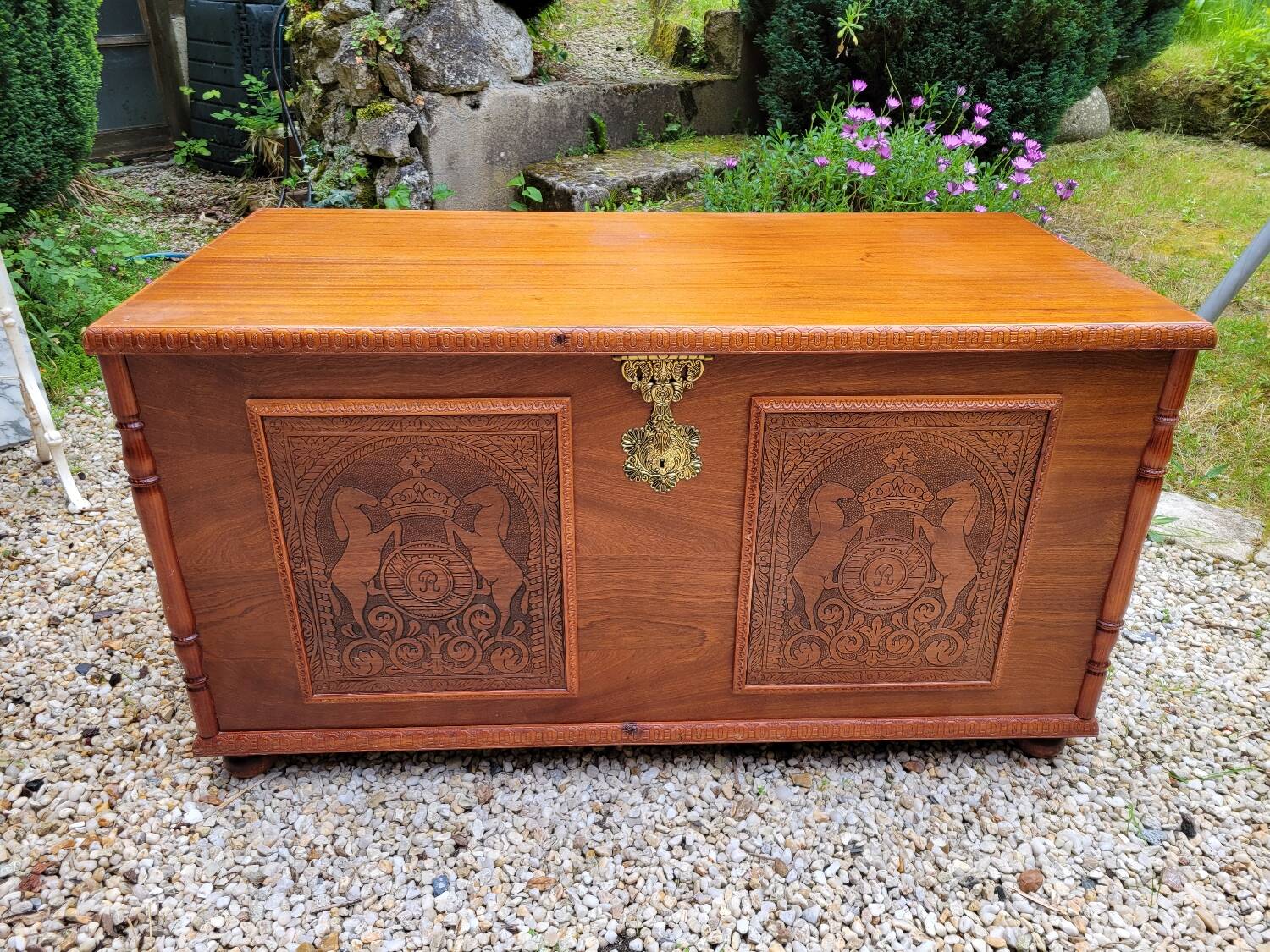 Portuguese chest in solid mahogany