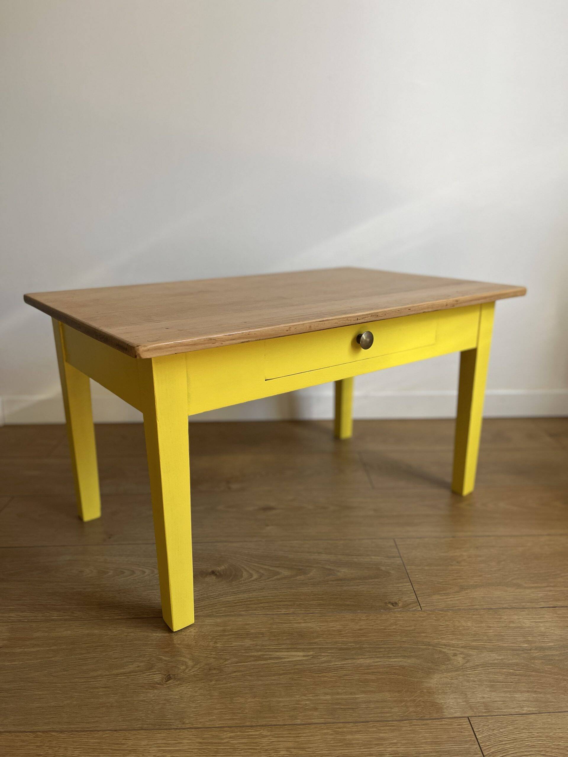 Wooden coffee table relooked in yellow