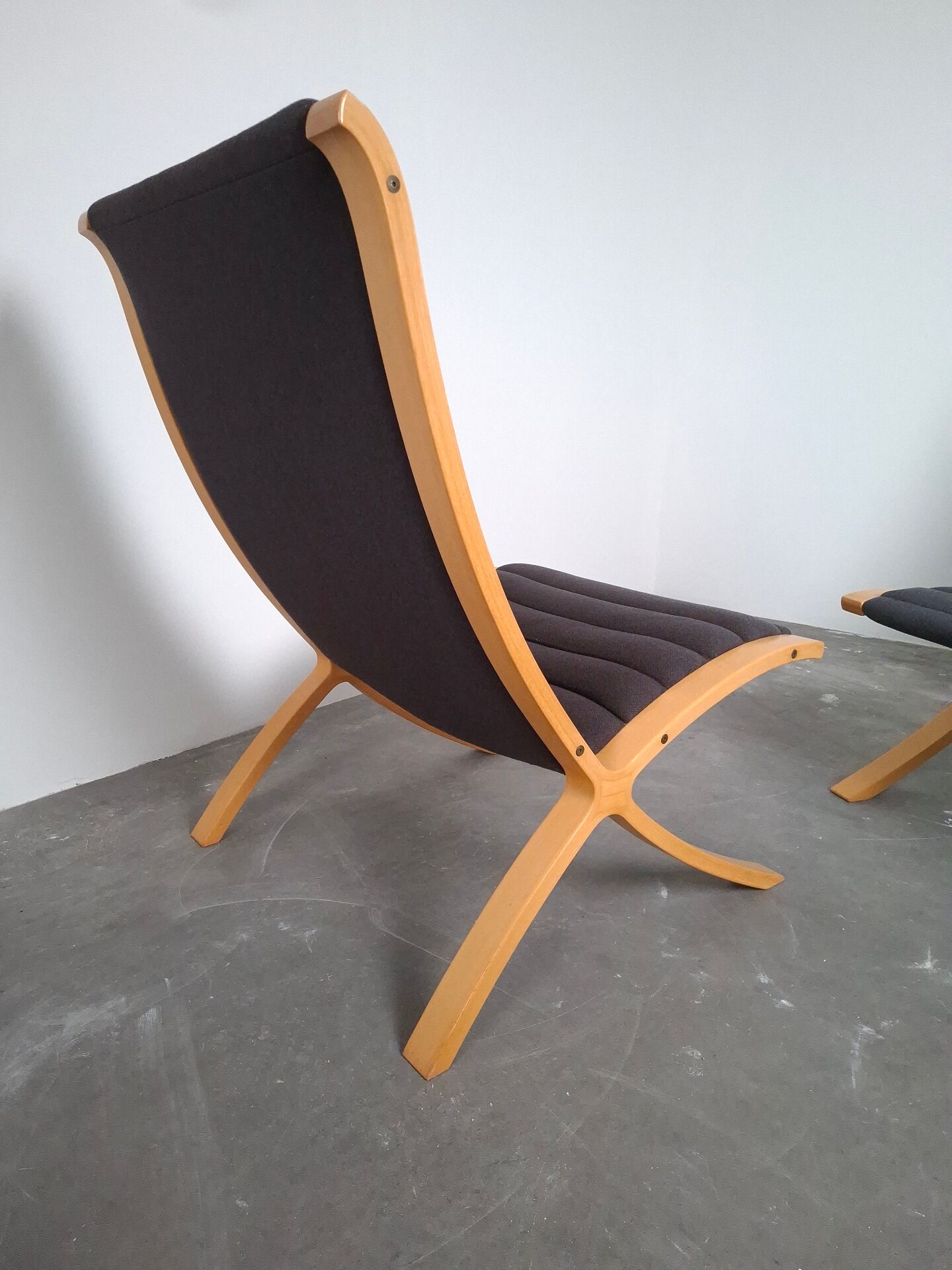 2  chaises AX  par Hvidt & Molgaad édition Fritz Hansen