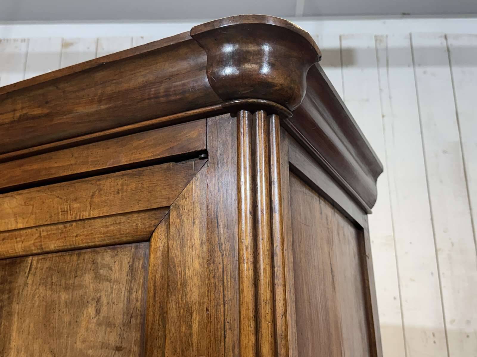 Armoire en noyer 19ème