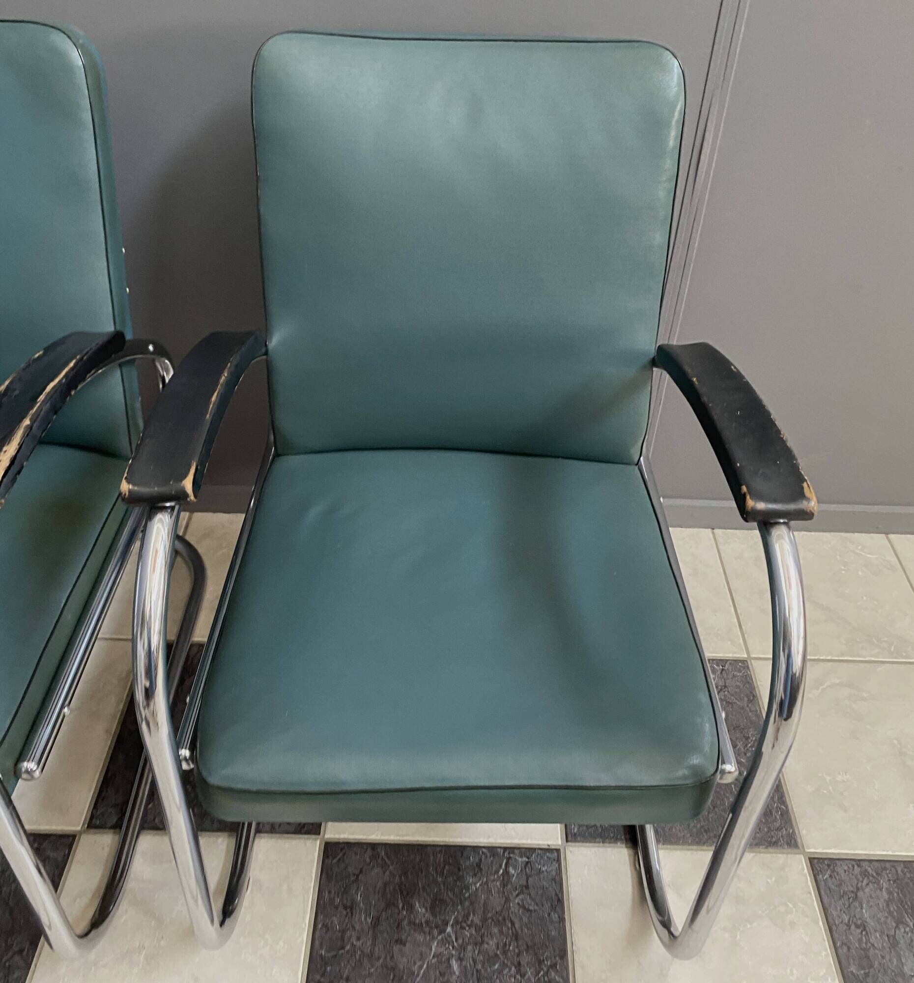 Set of 2 Green Mauser tubular chairs model RS7 Bauhaus 1930s