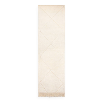 Tapis berbere beni ourain ecru de couloir avec losanges en relief 243 x 73 cm