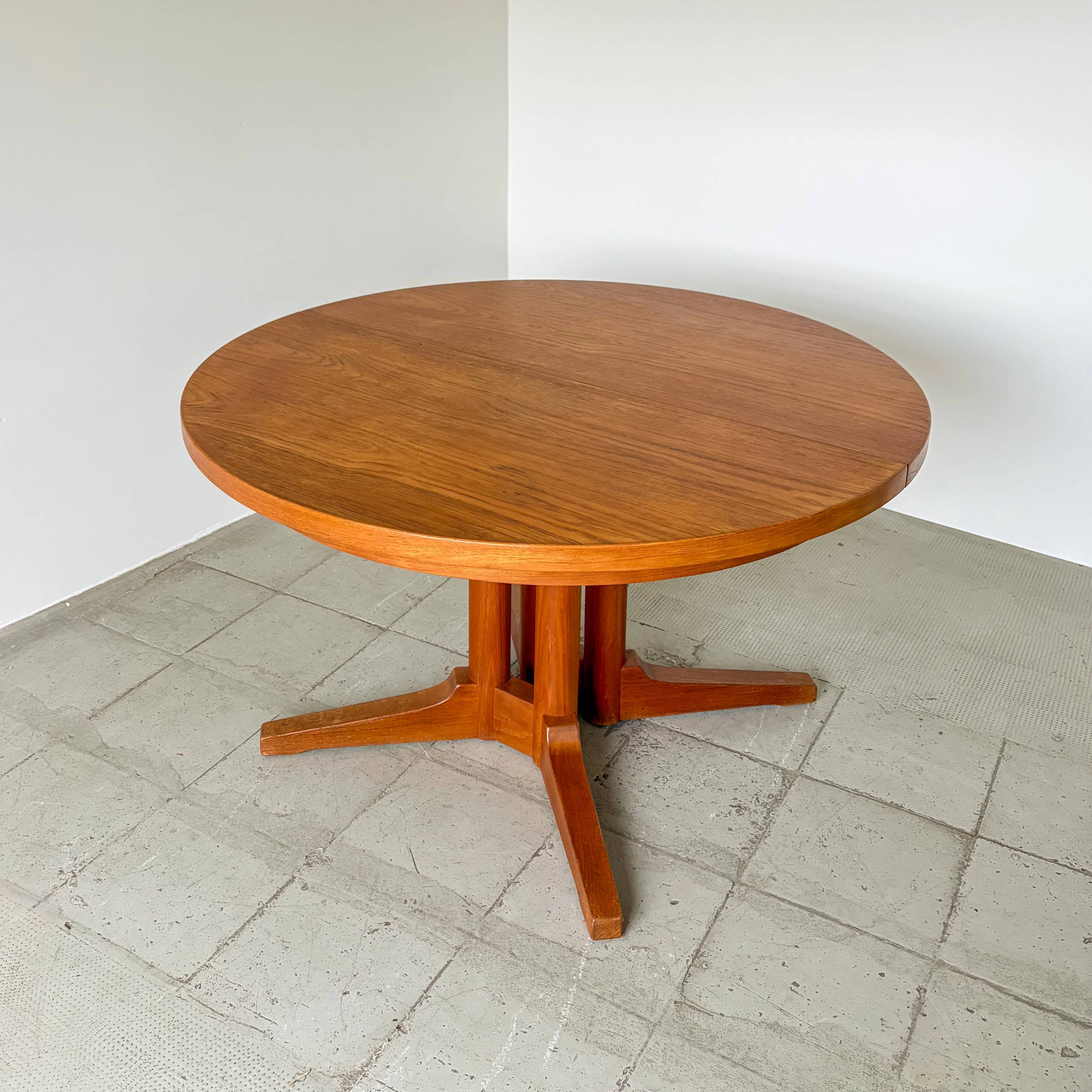 Table à manger ronde en teck Silkeborg avec rallonges