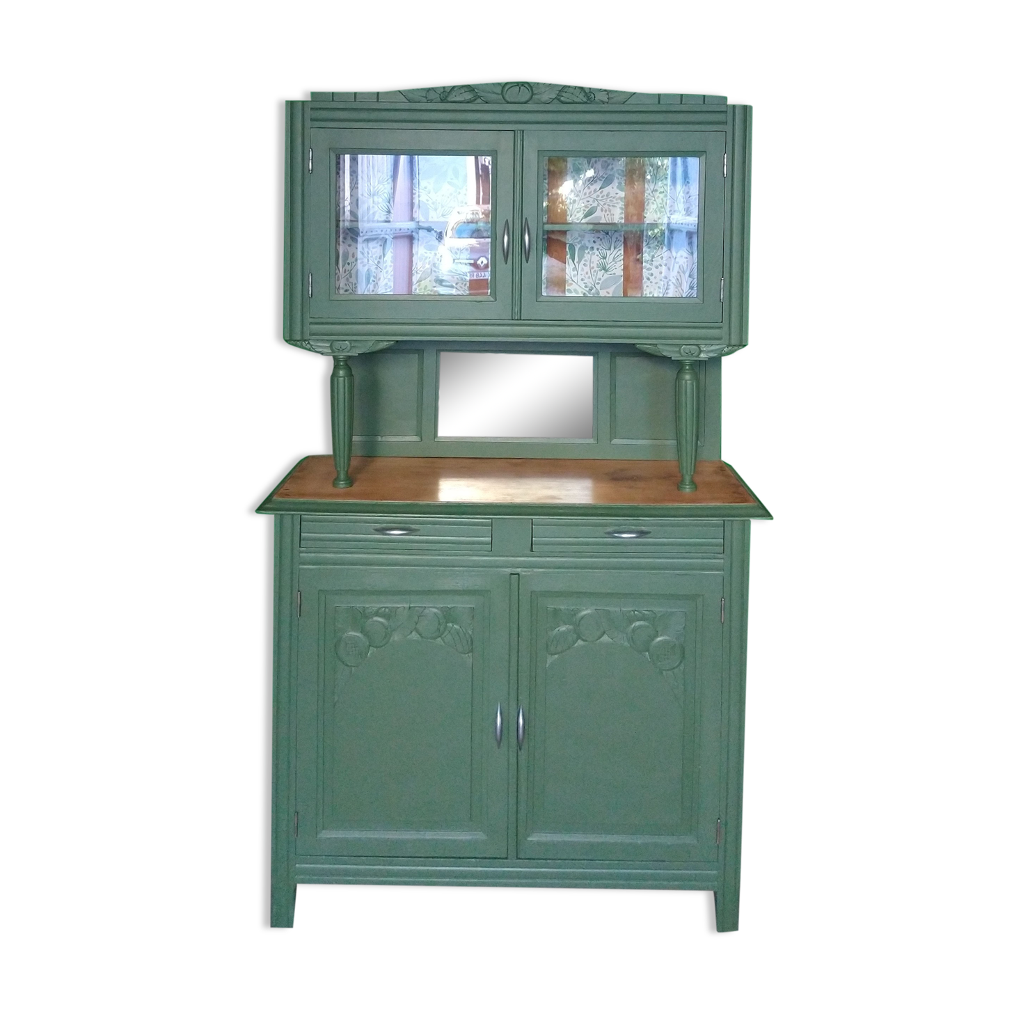 Two-piece cupboard buffet