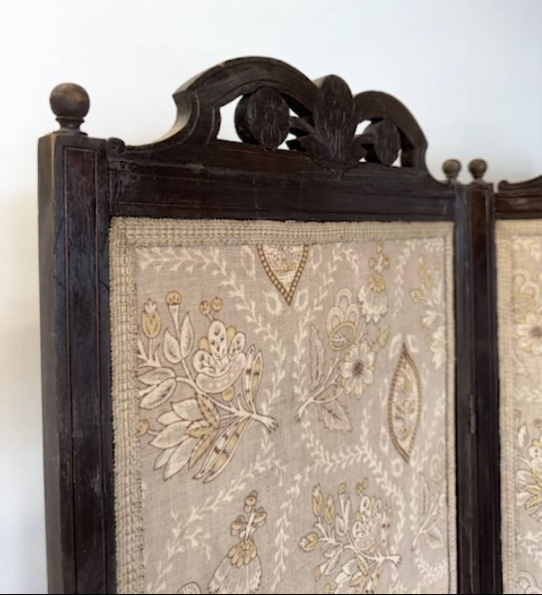 Large antique screen (late 19th/early 20th century). 5 panels.