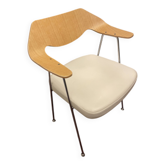 Chaise Robin Day 675 par Habitat