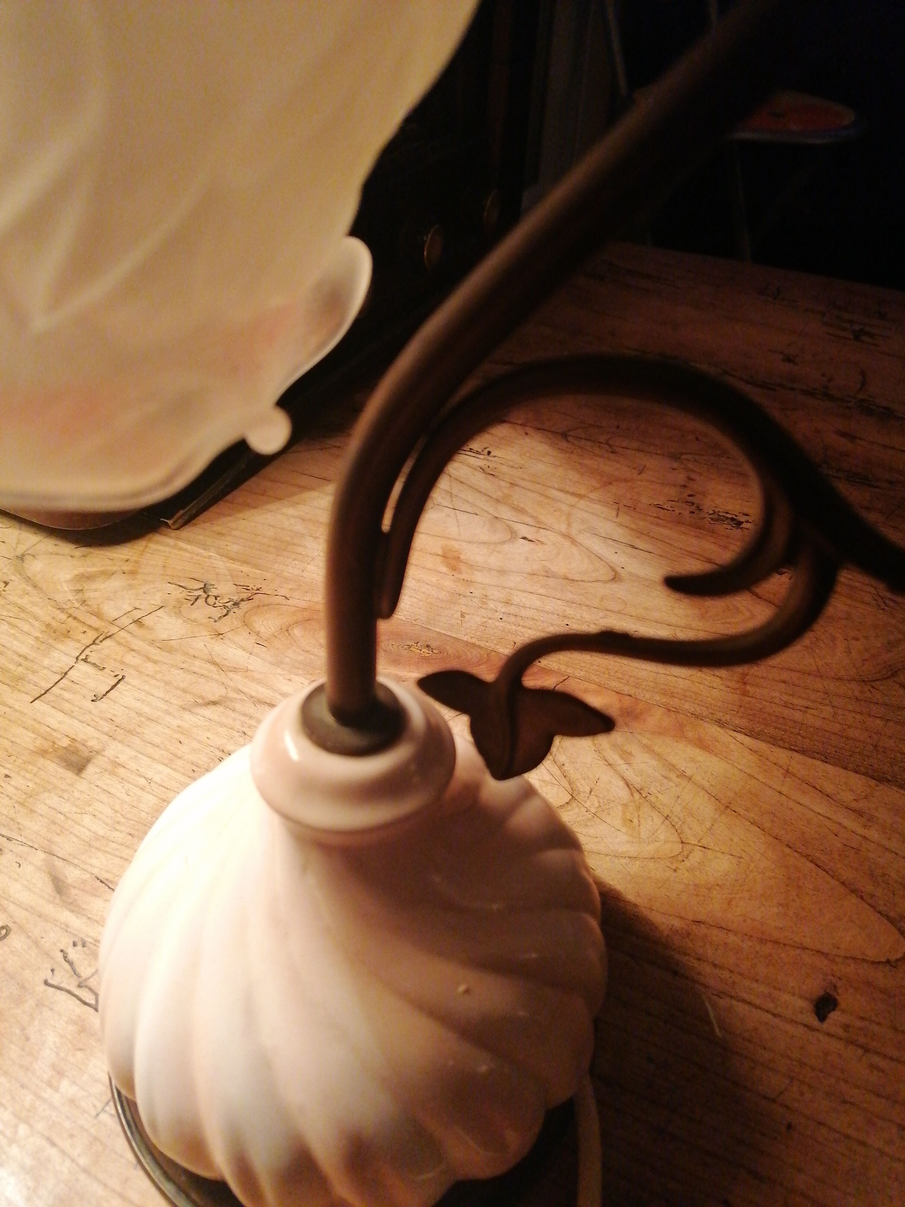 Retro lamp in brass and pink ceramic