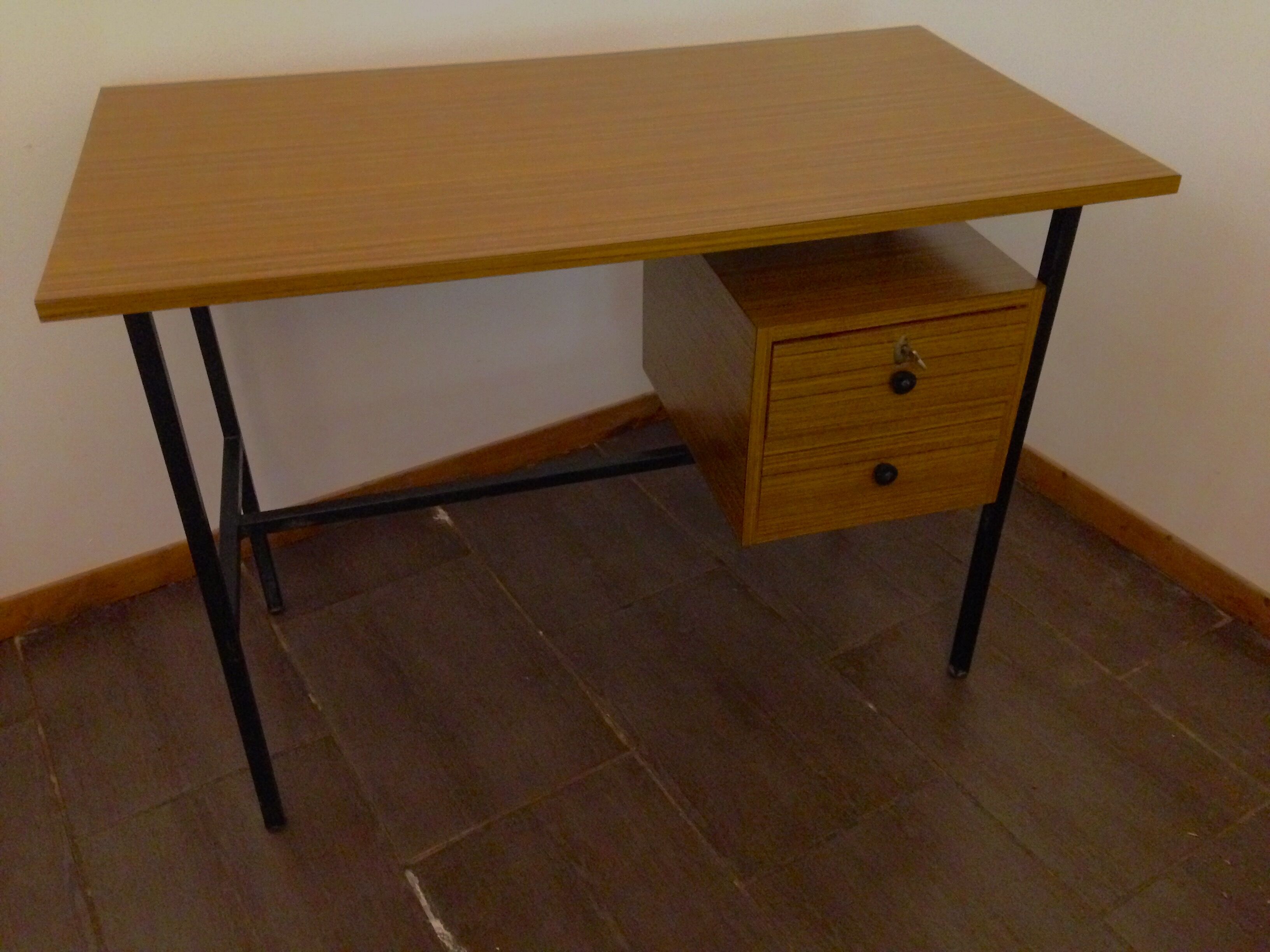 Bureau formica imitation bois 1950
