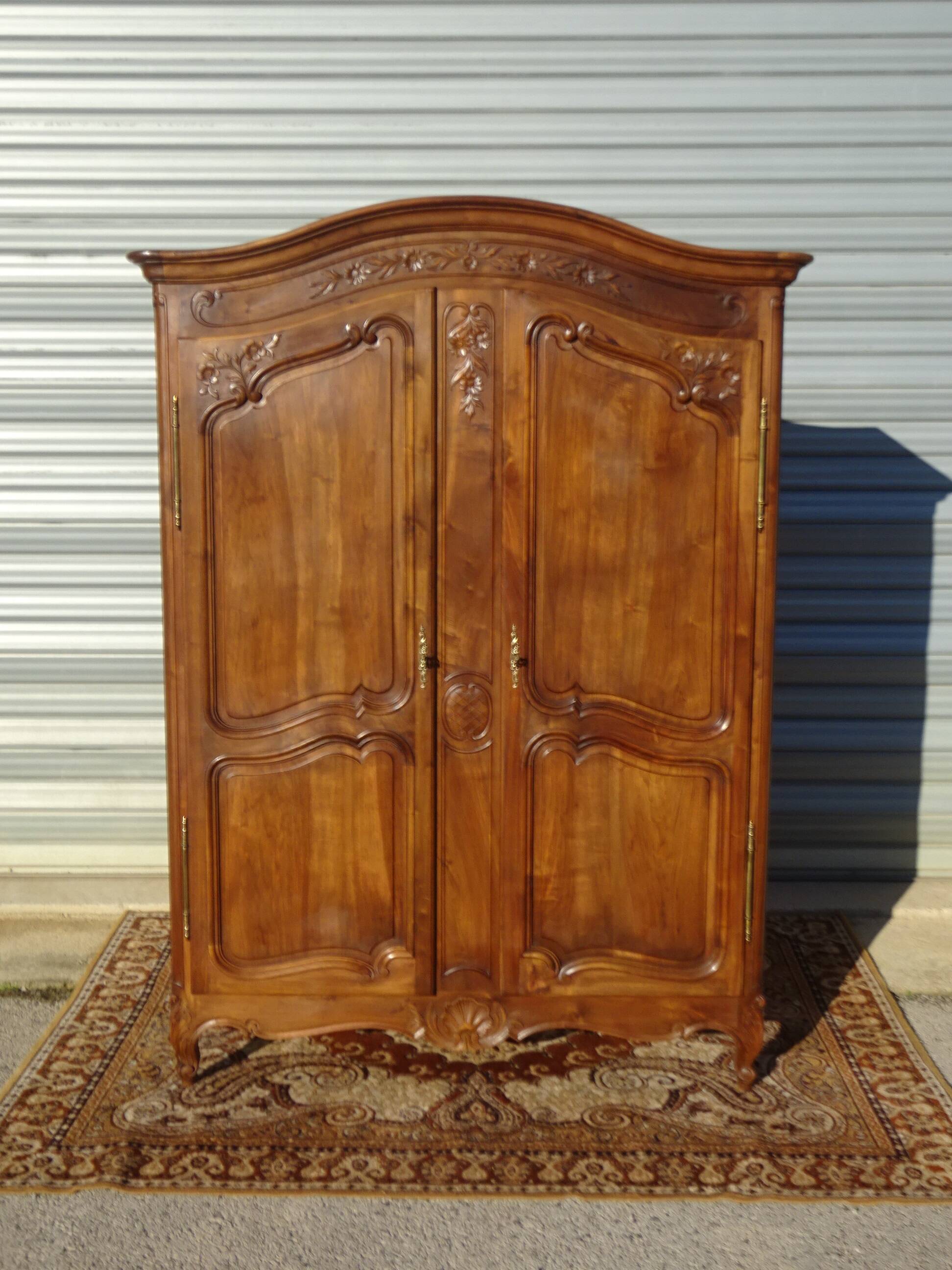 Walnut wardrobe in Louis XV style