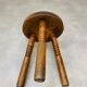 Tabouret tripode brutaliste bois massif