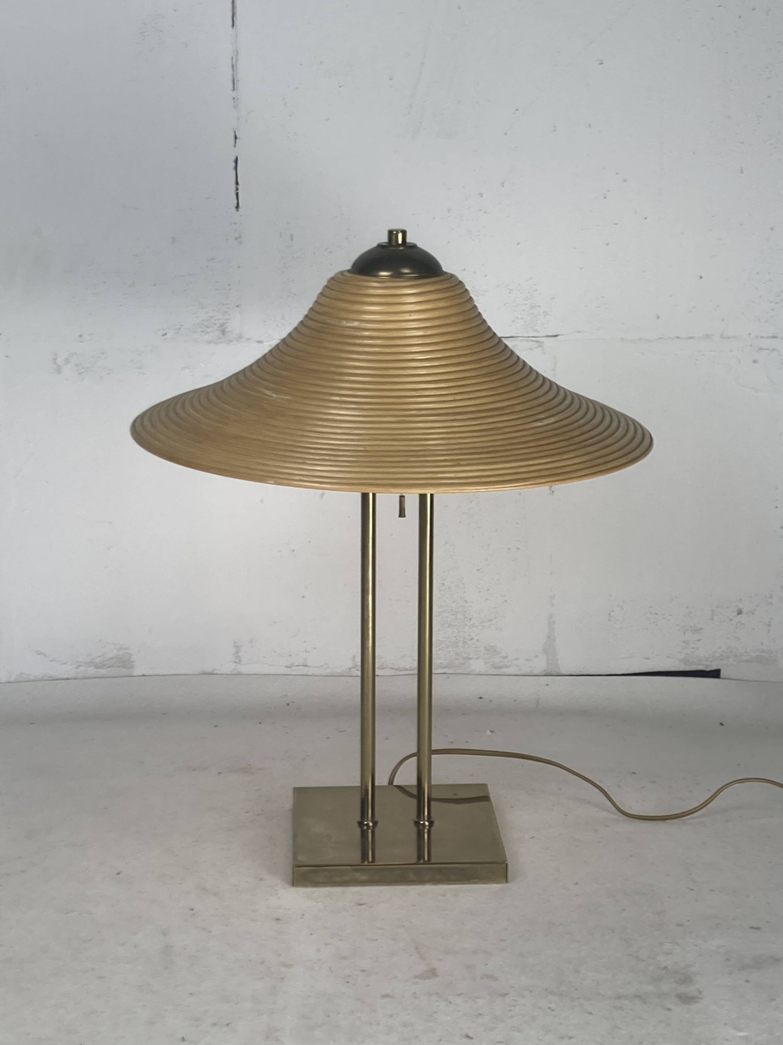Lampe de table en laiton et rotin en roseau, Italie 1970