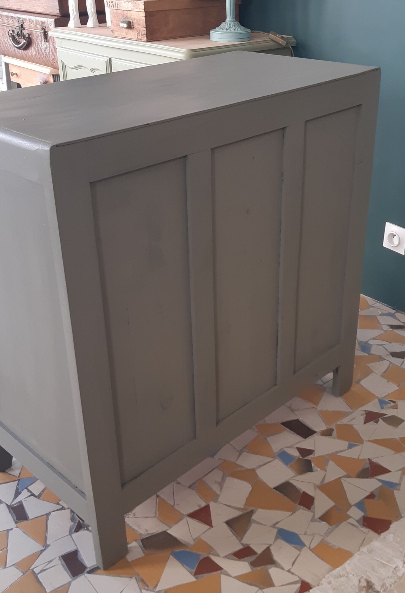 Vintage wood and khaki chest of drawers