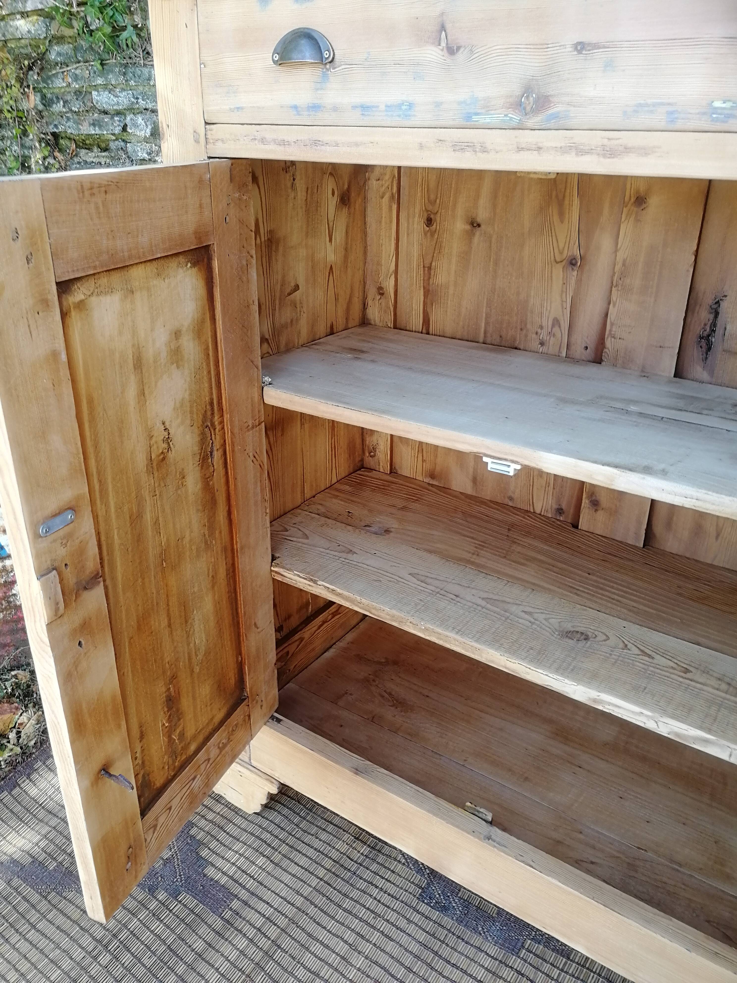 Unique buffet, Gaston, burlap