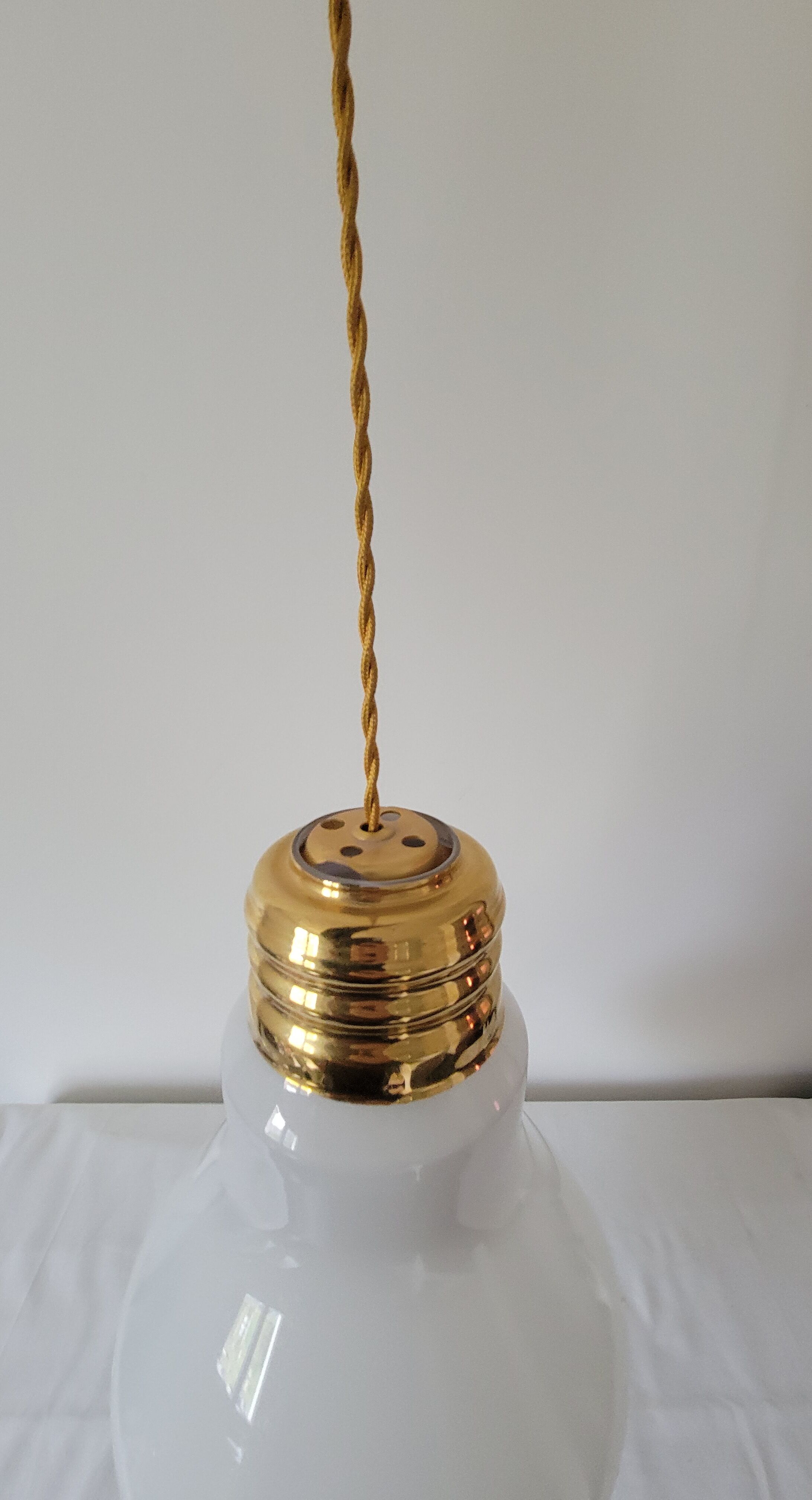 Opaline suspension in the shape of an eagle