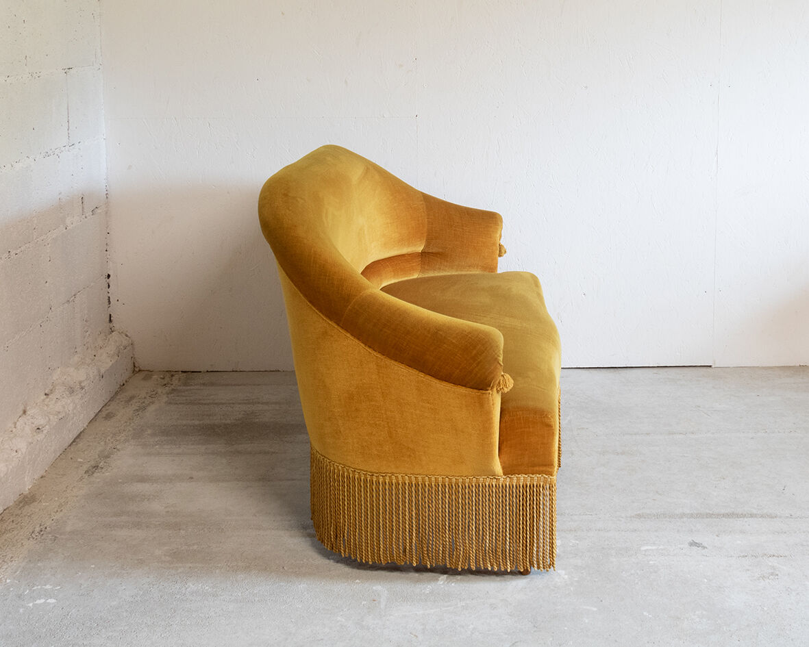 Gold toad bench