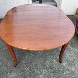 Round table in cherry wood
