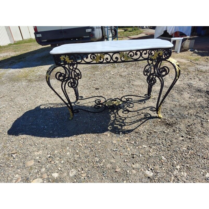 19th-century butcher's table made of wrought iron and twisted.