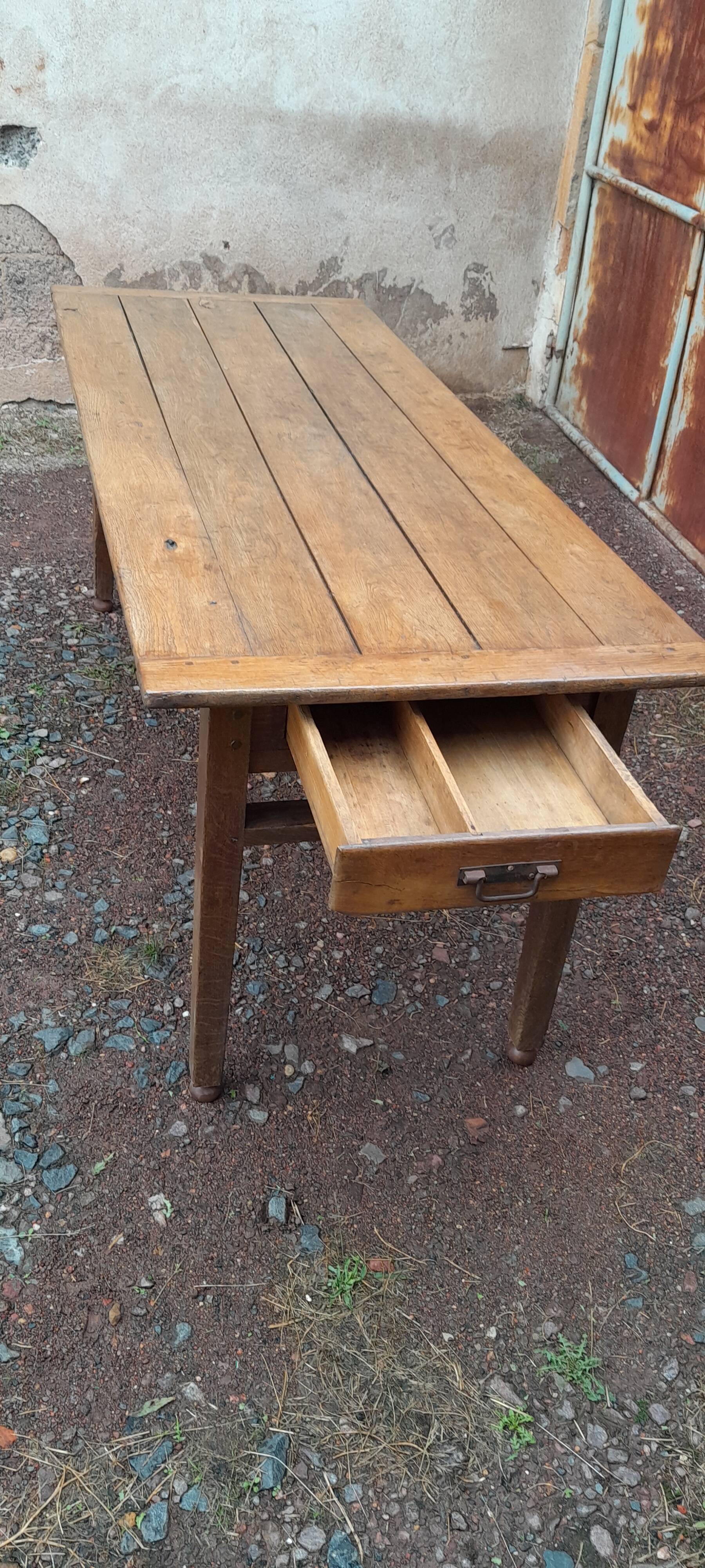 Oak kneading farm table