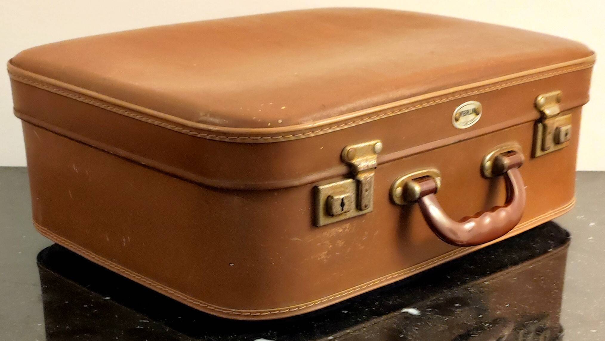 Old suitcase in vulcanized fibers & bakelite "Verlin" 1960