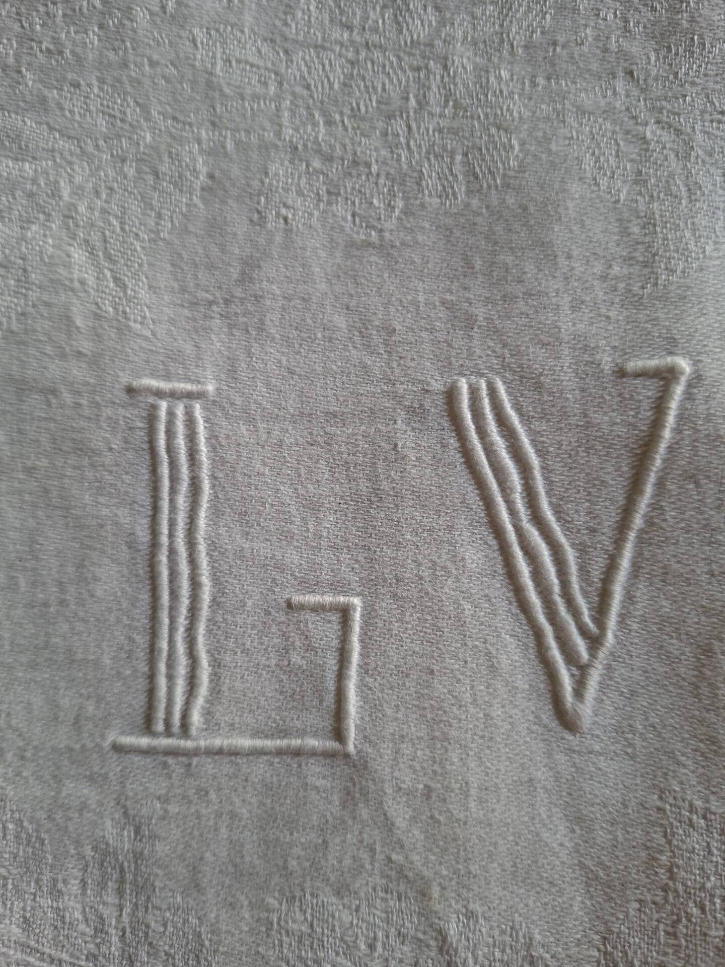 12 embroidered white napkins