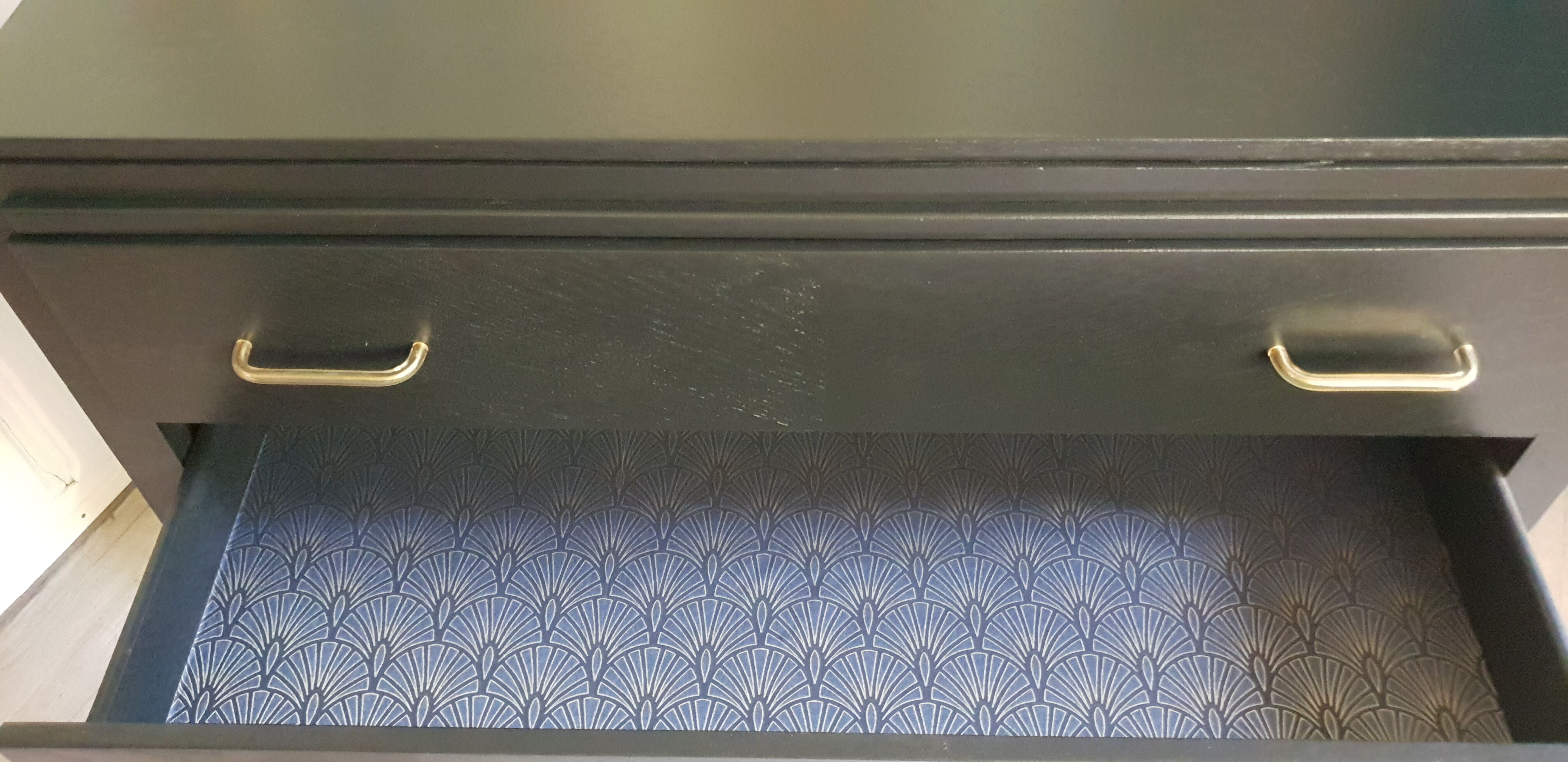 Dresser black compass feet