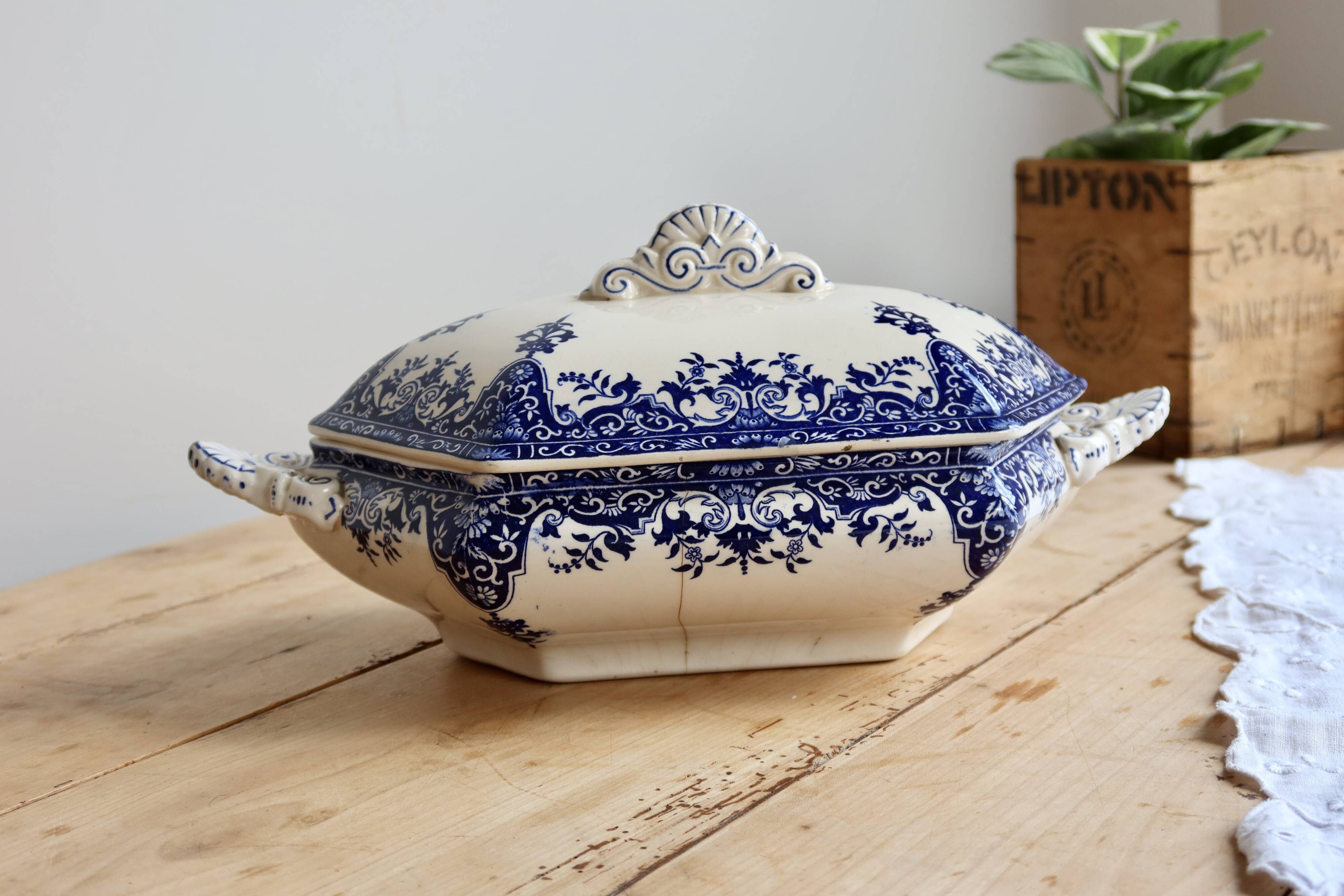 Soupière ancienne terre de fer Longchamp modèle Rouen XIXe siècle