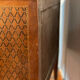 Commode antique avec intarsia &plateau en marbre