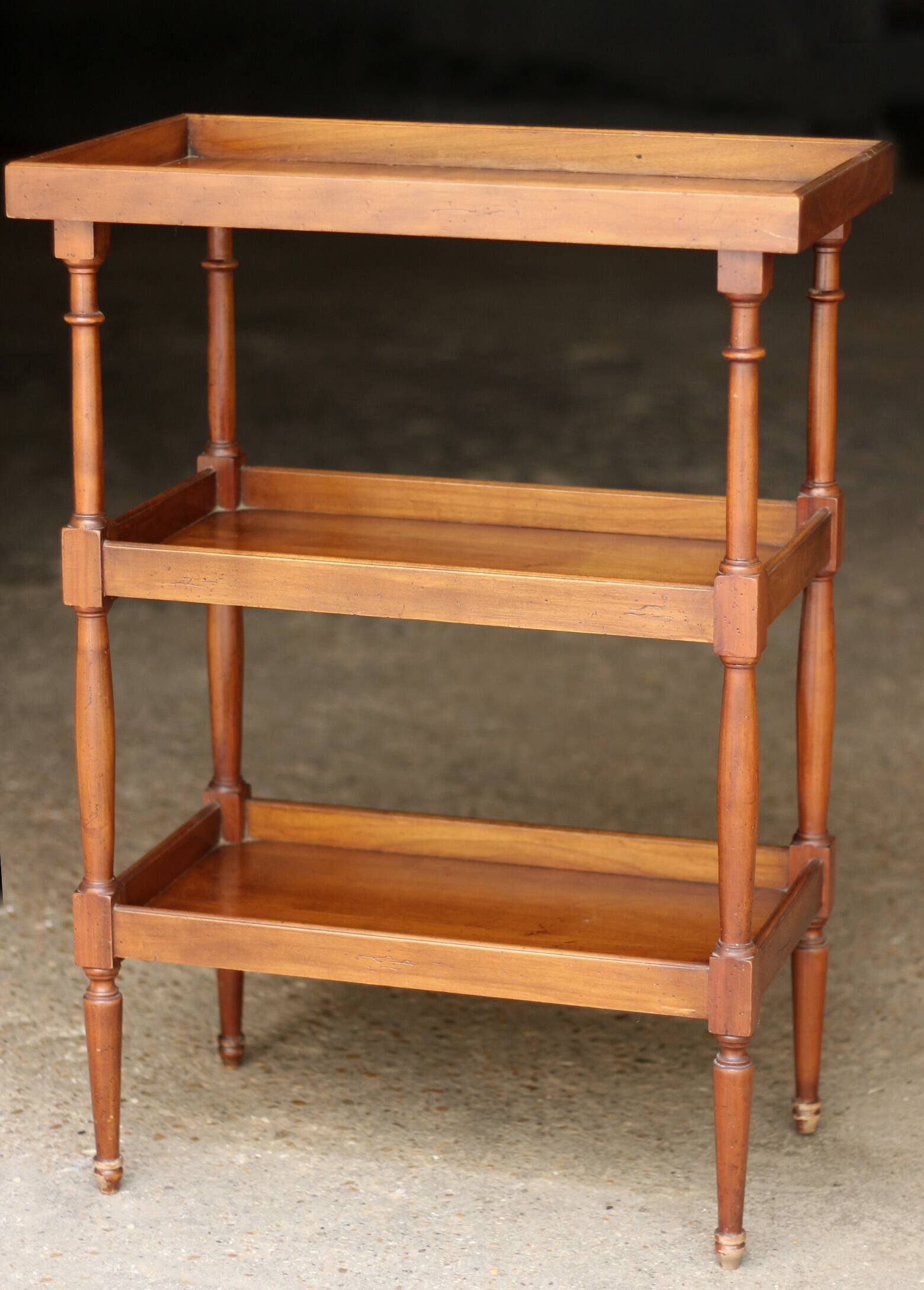Dessert or side table in cherry wood. Excellent condition.