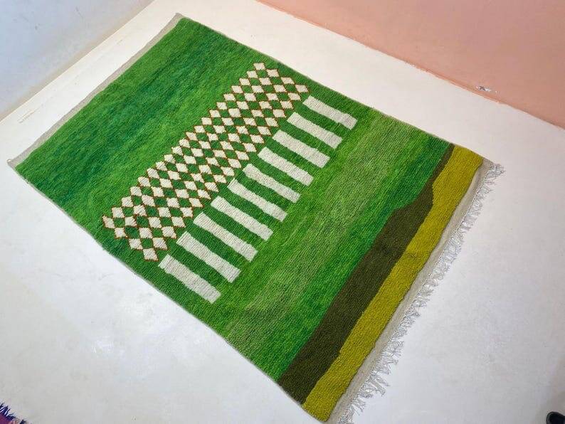 Beni Ourain rug in natural wool, handmade, size 150 x 250 cm.