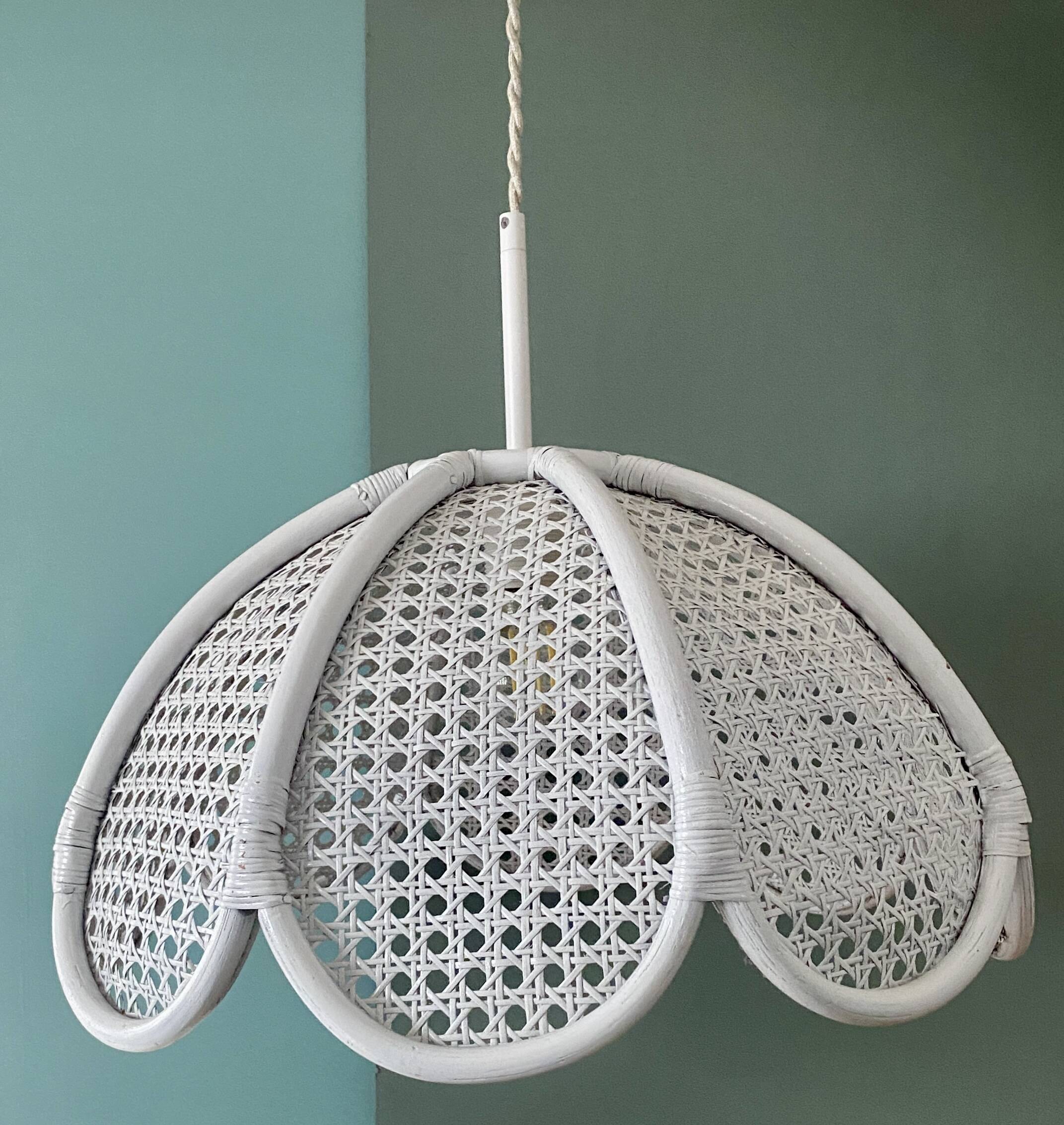 Vintage lampshade suspension in natural material, rattan and cane