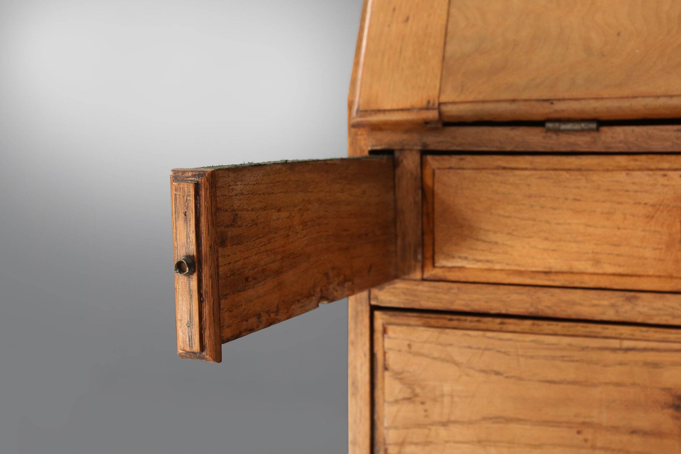 Secrétaire-bibliothèque de style Arts and Crafts anglais, vers 1910