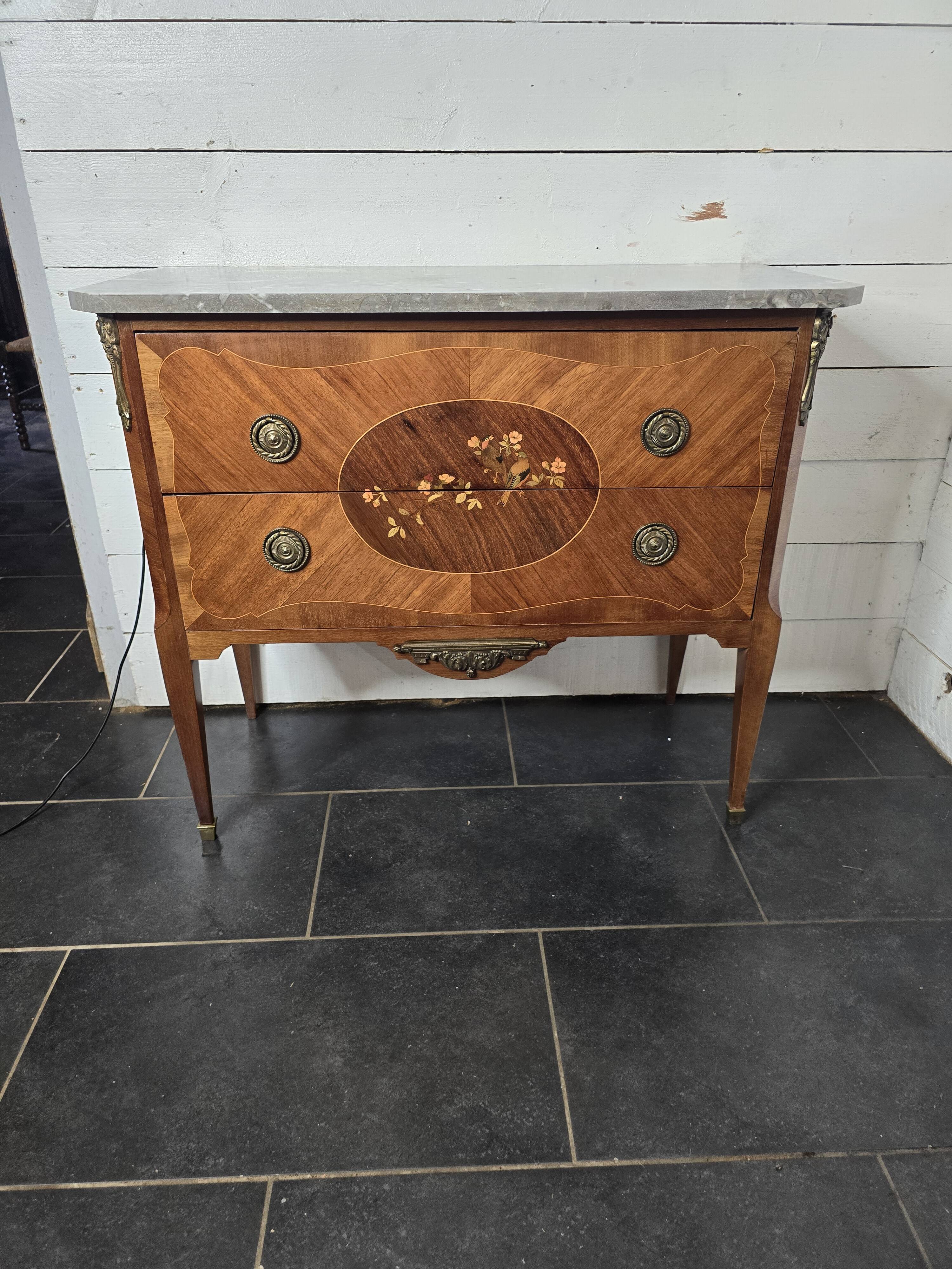 Commode en marqueterie milieu XXème