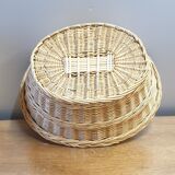 Oval wicker basket